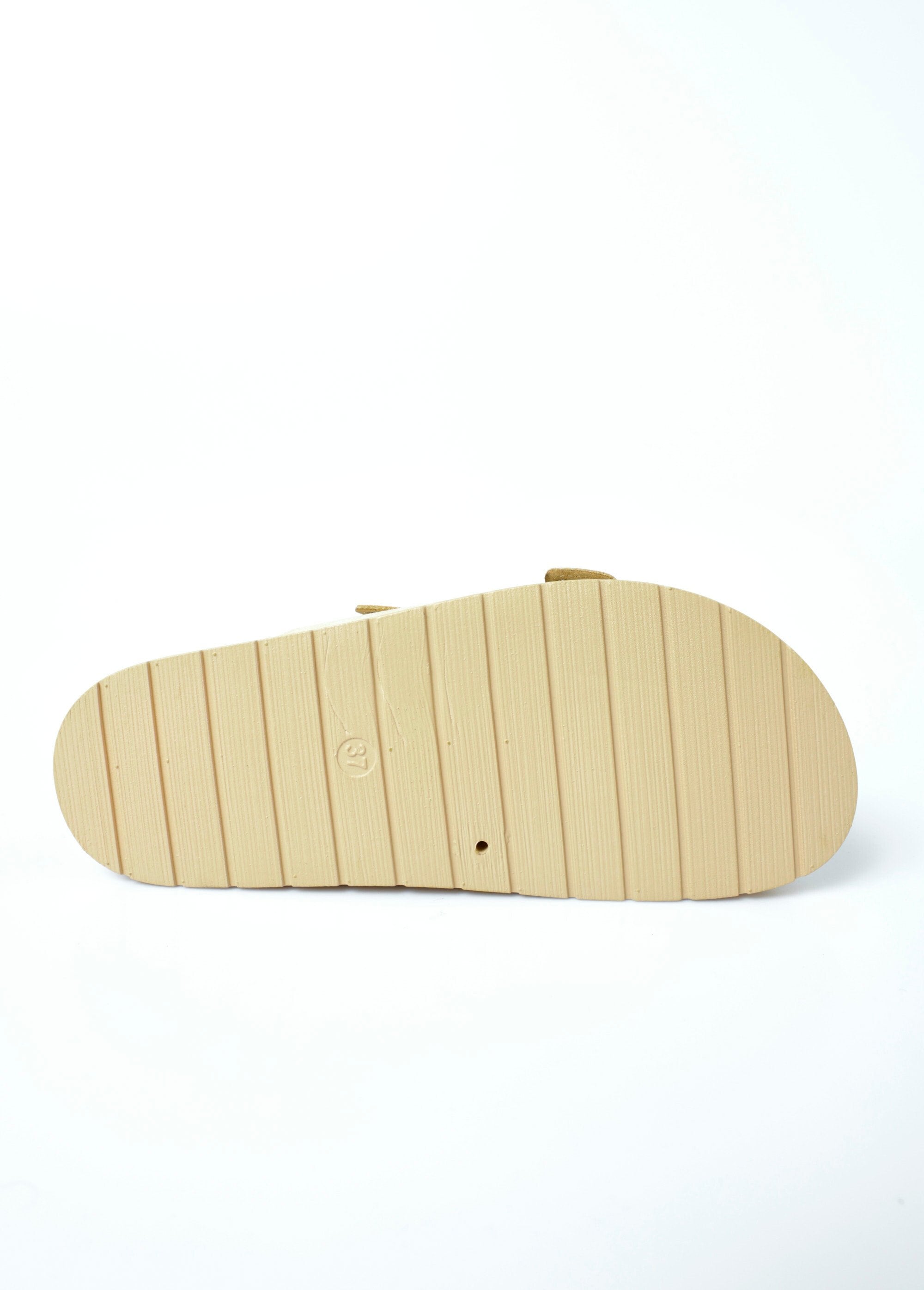 Sandálias_ergonômicas_com_fivelas_e_rebites_Beige_UN1_slim