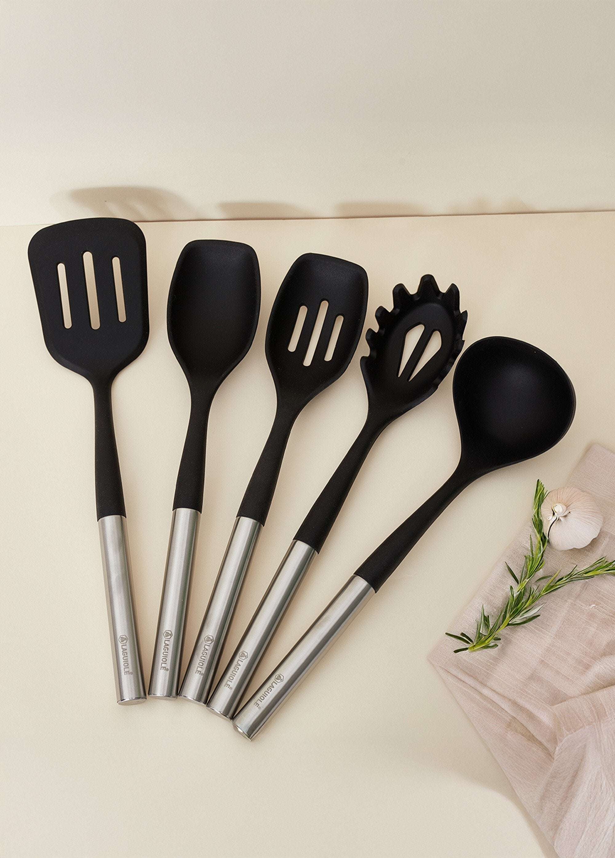 Conjunto_de_5_utensílios_de_silicone_+_panela_de_aço_inoxidável_Gris_et_noir_SF1_slim