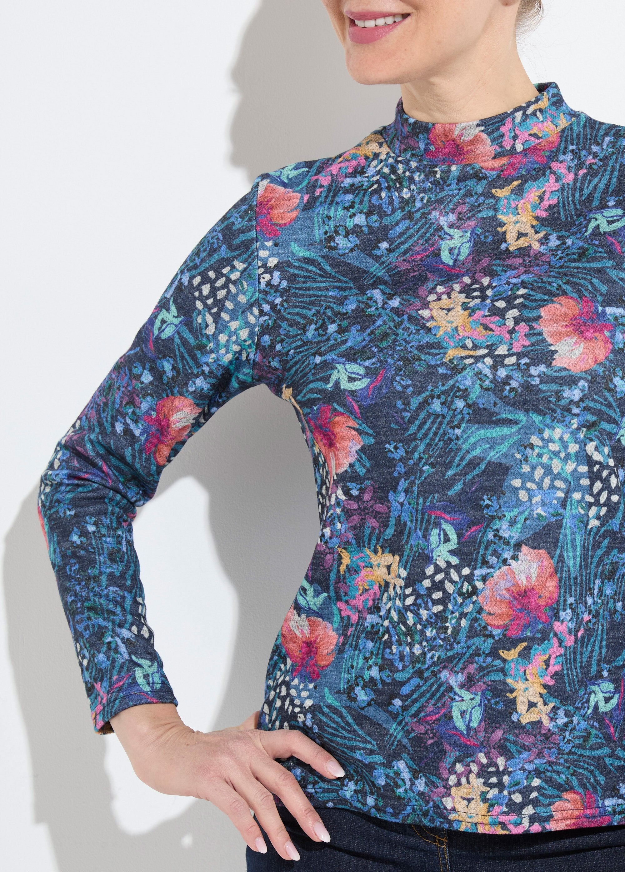 Sous-pull_chaud_court_col_montant_Cassis_et_bleu_DE1_slim