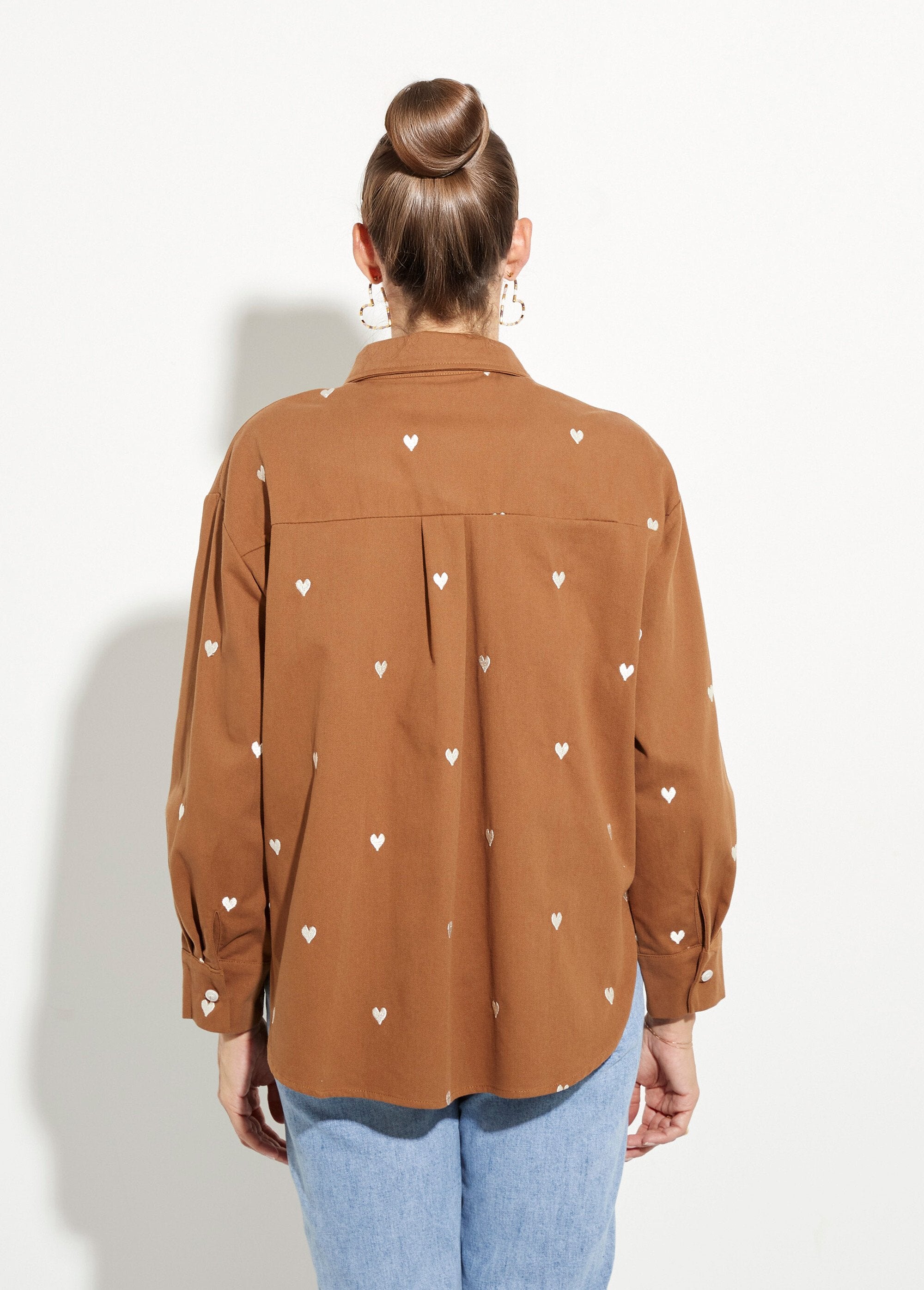 Surchemise_en_twill_avec_coeur_brodés_Camel_DO1_slim