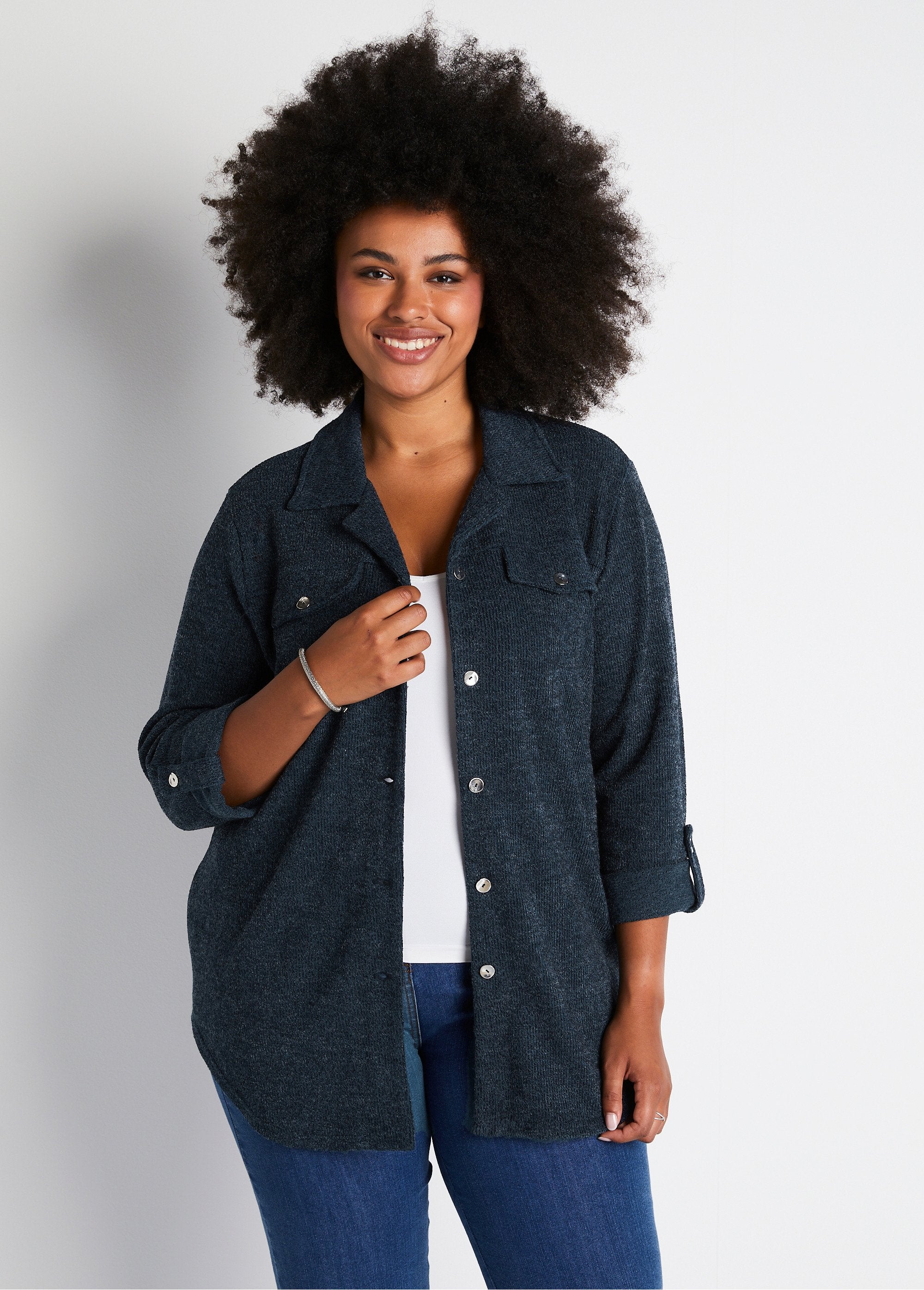 Overshirt_longo_em_malha_canelada_AZUL_FA1_curvy