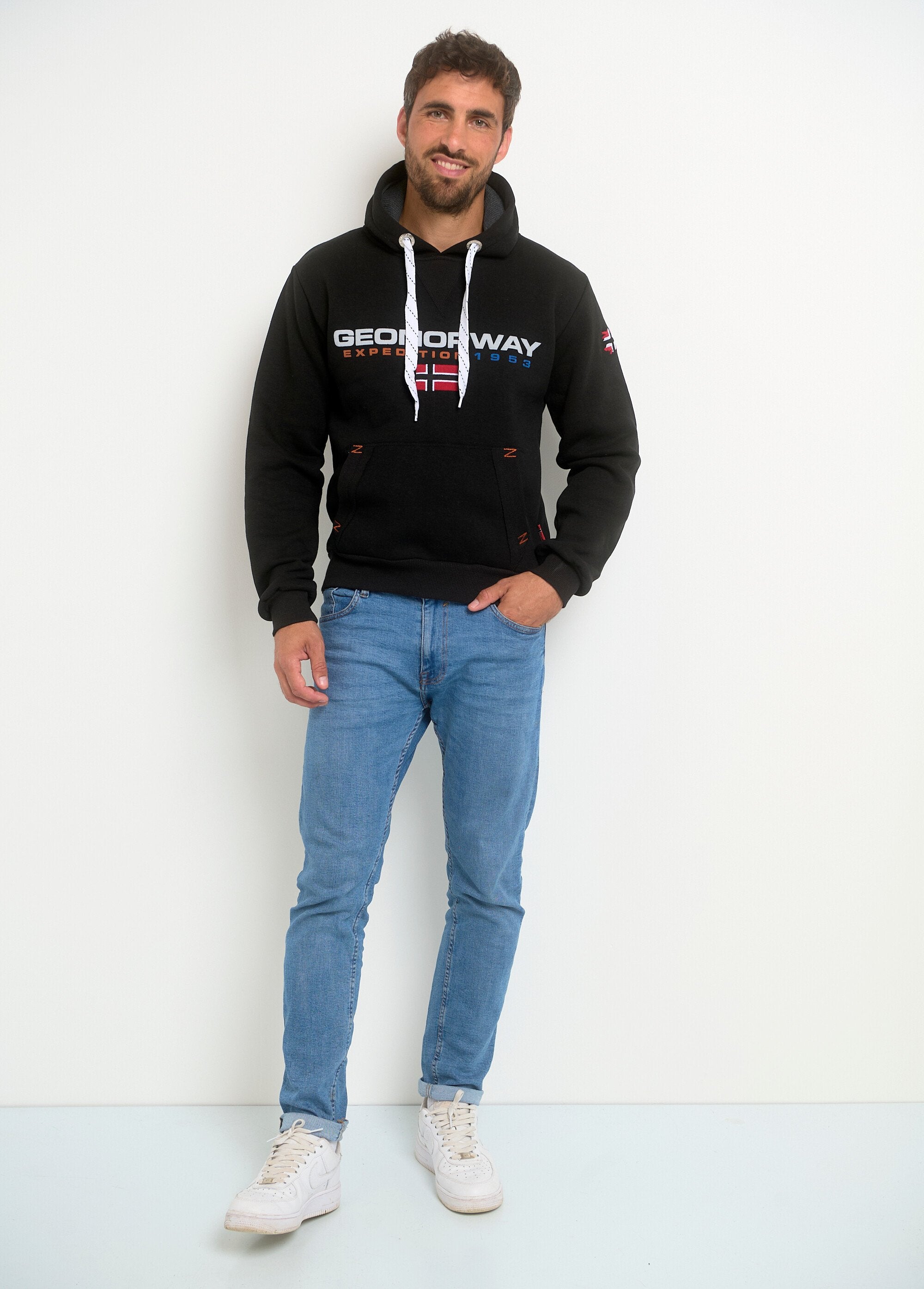 Sweatshirt_para_homem_com_bolso_canguru_Noir_SF1_slim