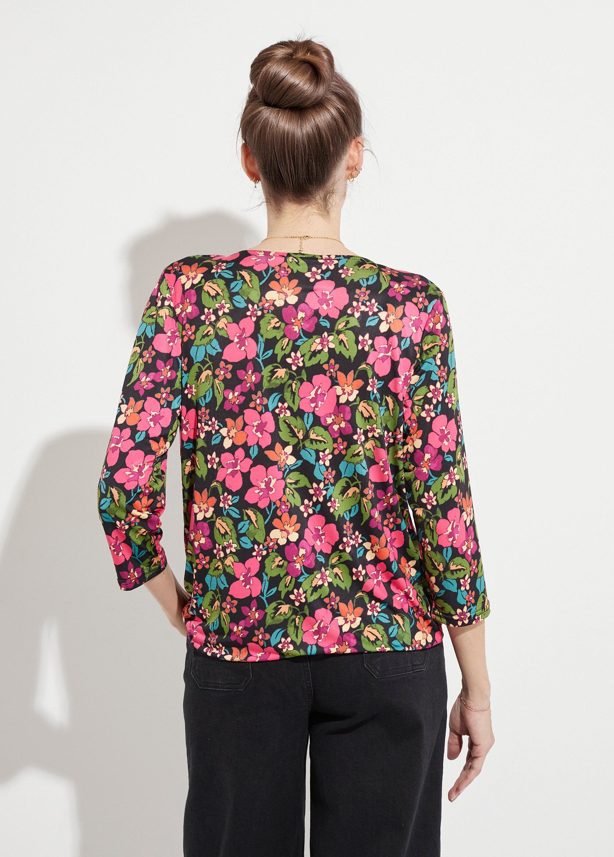 Camiseta_blusa_envolvente_floral_Noir_et_fuchsia_DO1_slim