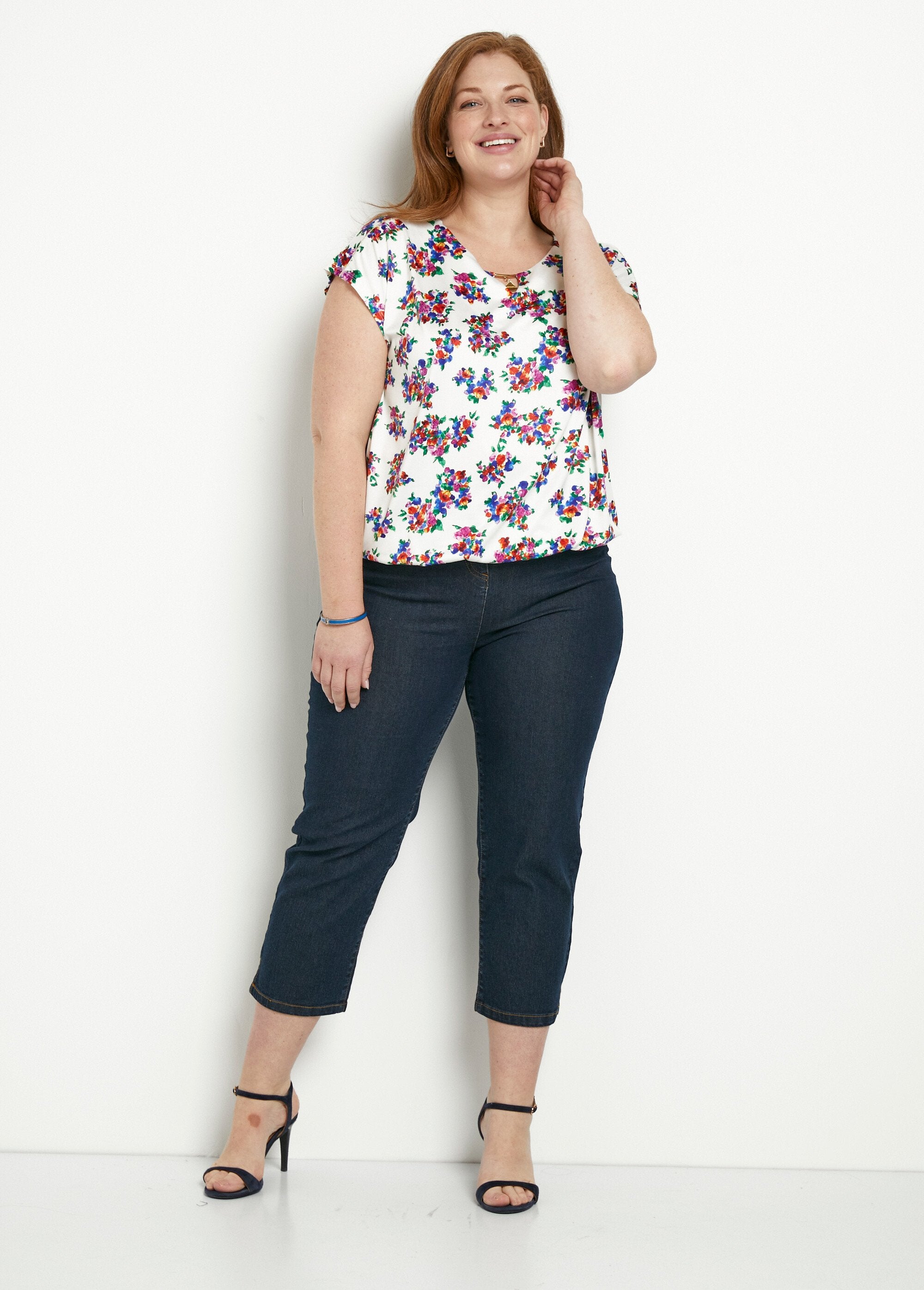 Blusa_gola_joia_floral_camiseta_Fond_blanc_SF1_curvy