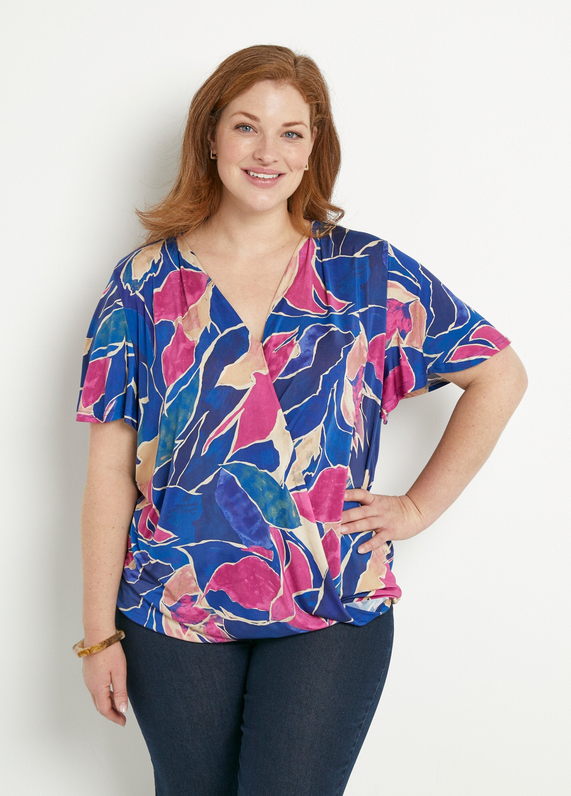 T-shirt_cache-coeur_long_blousant_motif_floral_Bleu_et_rose_FA1_curvy