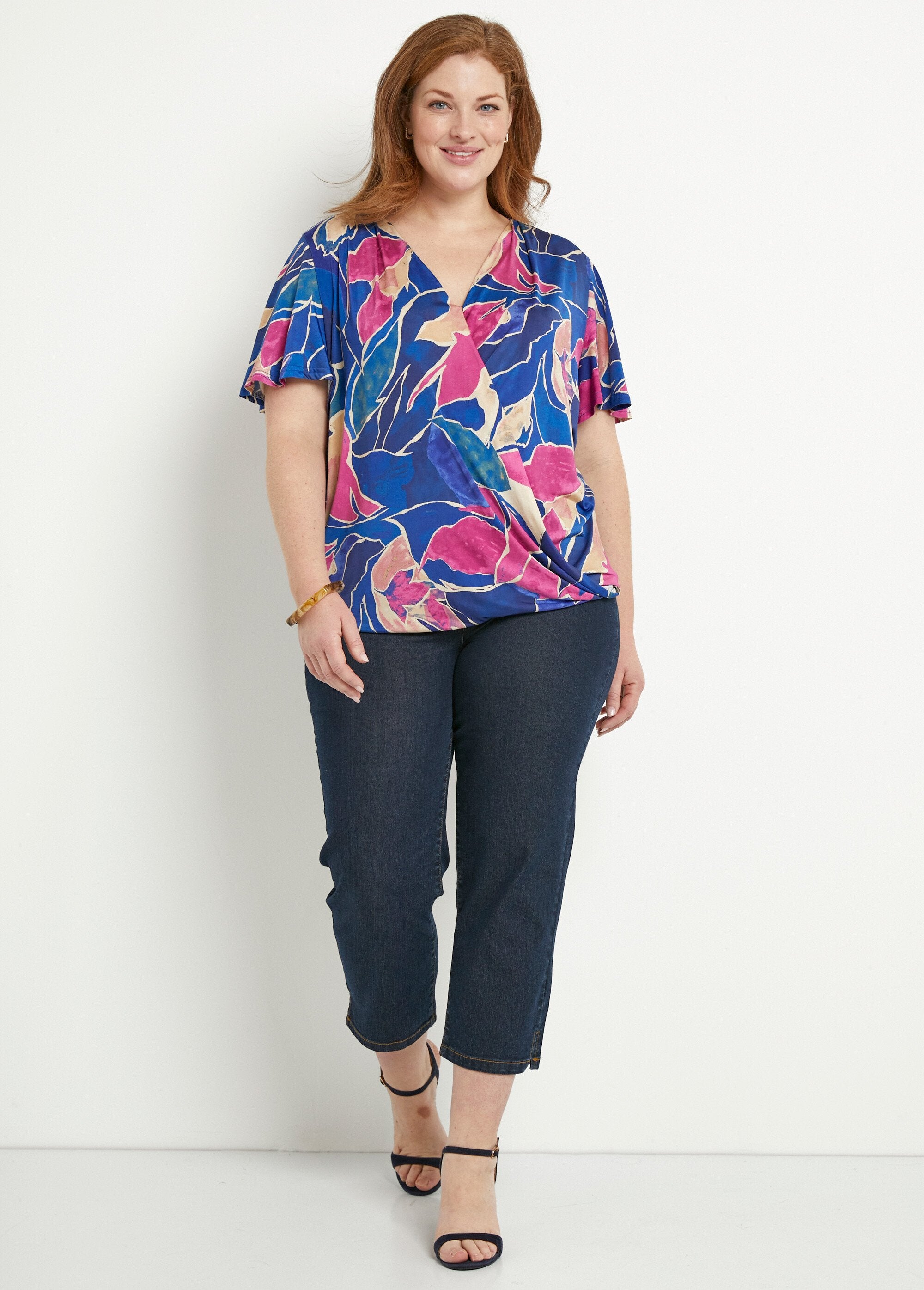 T-shirt_cache-coeur_long_blousant_motif_floral_Bleu_et_rose_SF1_curvy