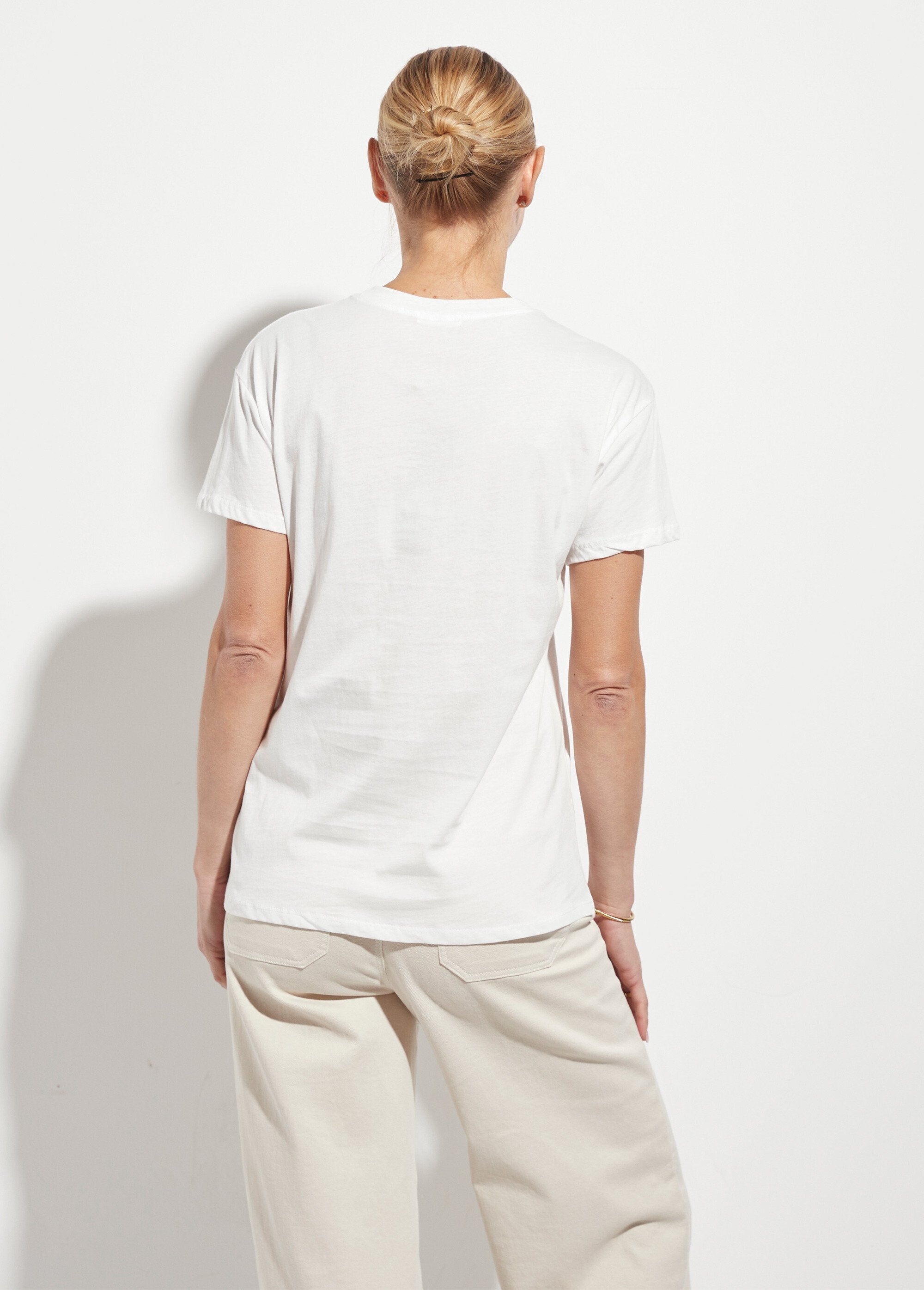 Camiseta_gola_redonda_com_bordado_de_limão_Blanc_DO1_slim