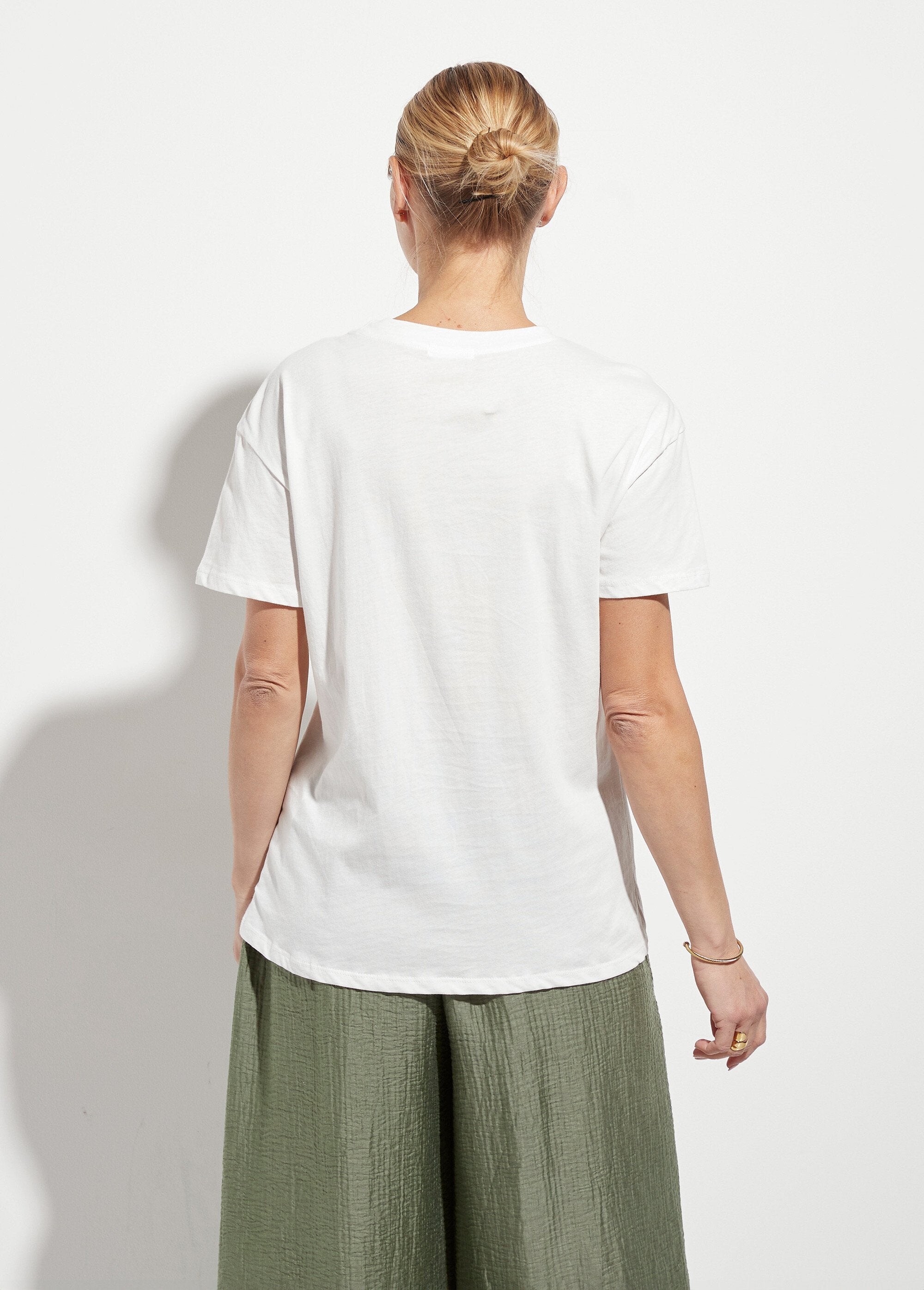 Camiseta_gola_redonda_com_pequenos_corações_bordados_Blanc_DO1_slim