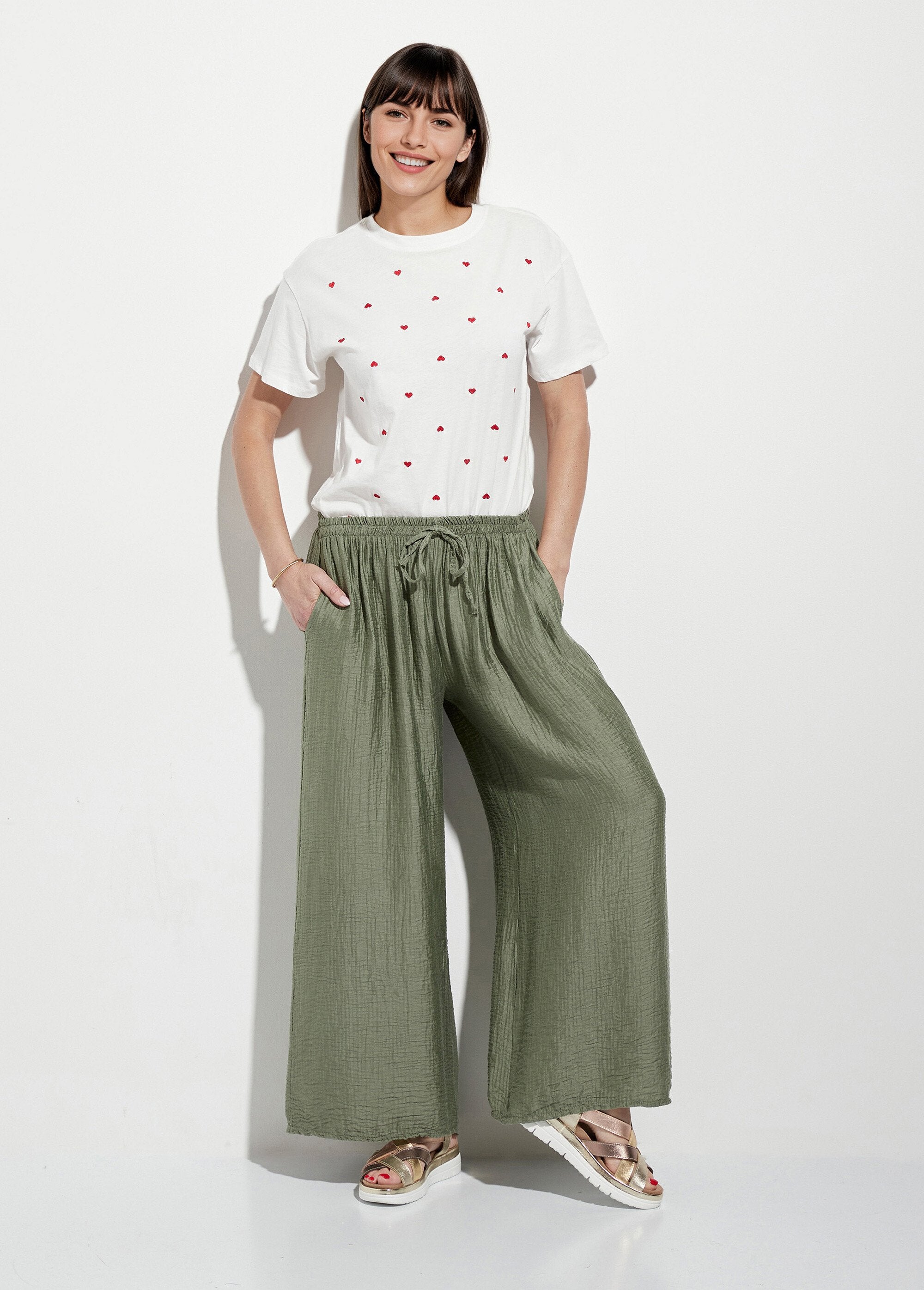 Camiseta_gola_redonda_com_pequenos_corações_bordados_Blanc_SF1_slim