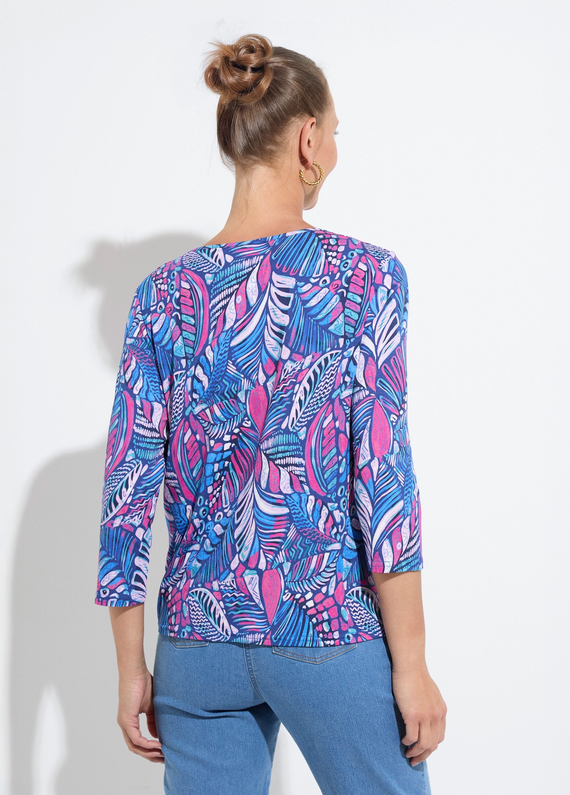 Camiseta_gola_redonda_com_estampa_patchwork_Bleu_et_rose_DO1_slim