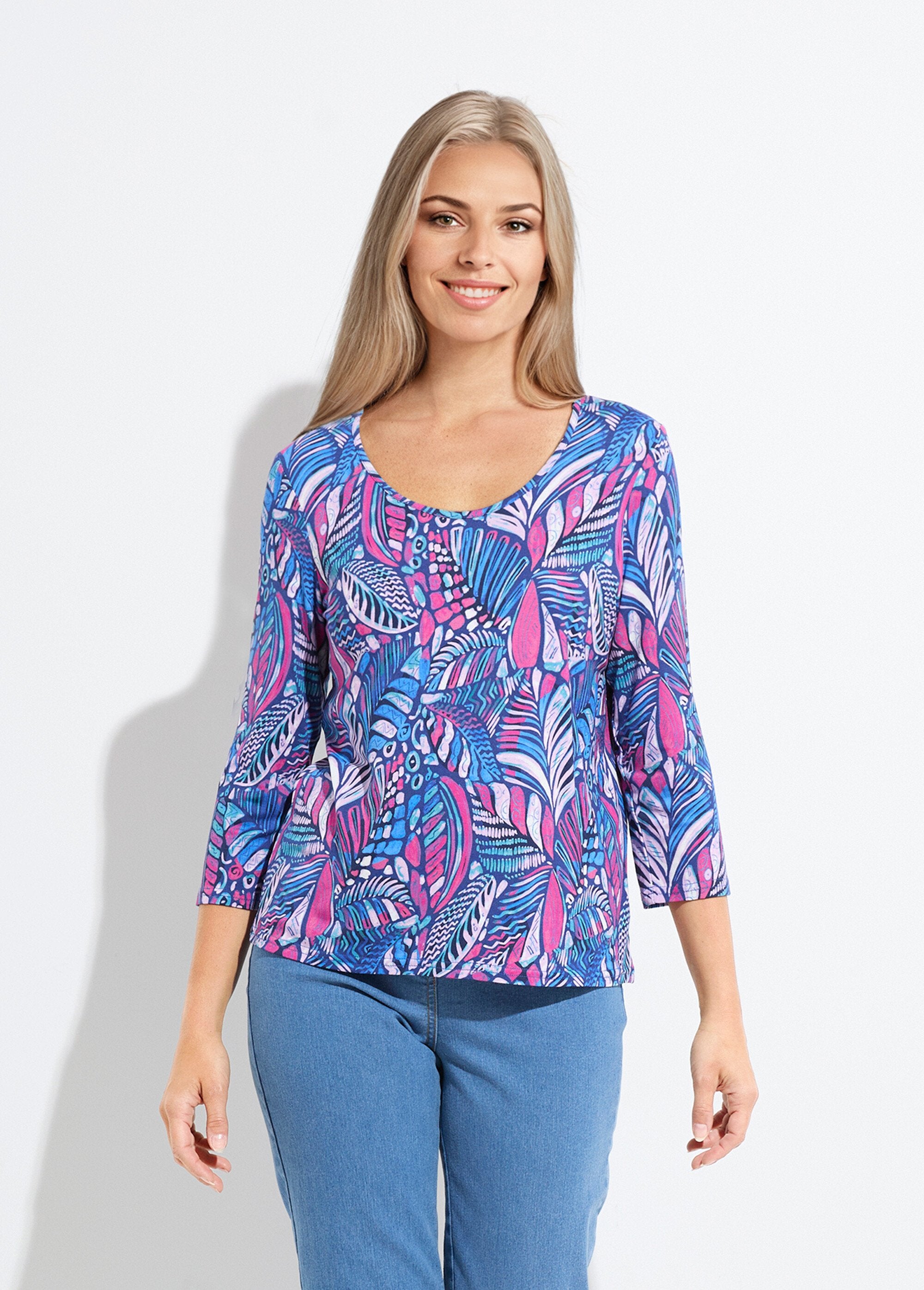 Camiseta_gola_redonda_com_estampa_patchwork_Bleu_et_rose_FA1_slim