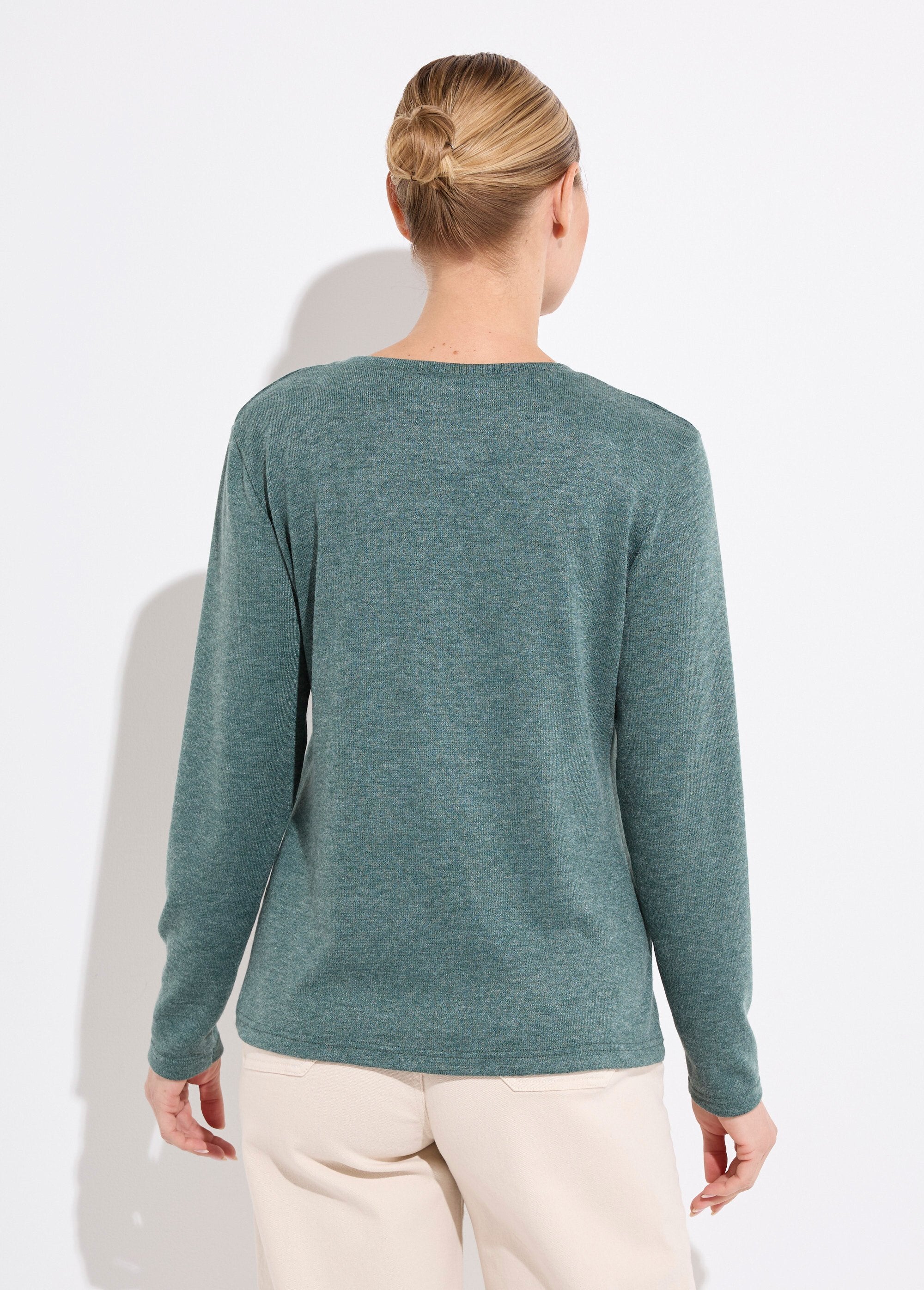 Camiseta_lisa_bordada,_gola_redonda,_manga_comprida_Vert_DO1_slim