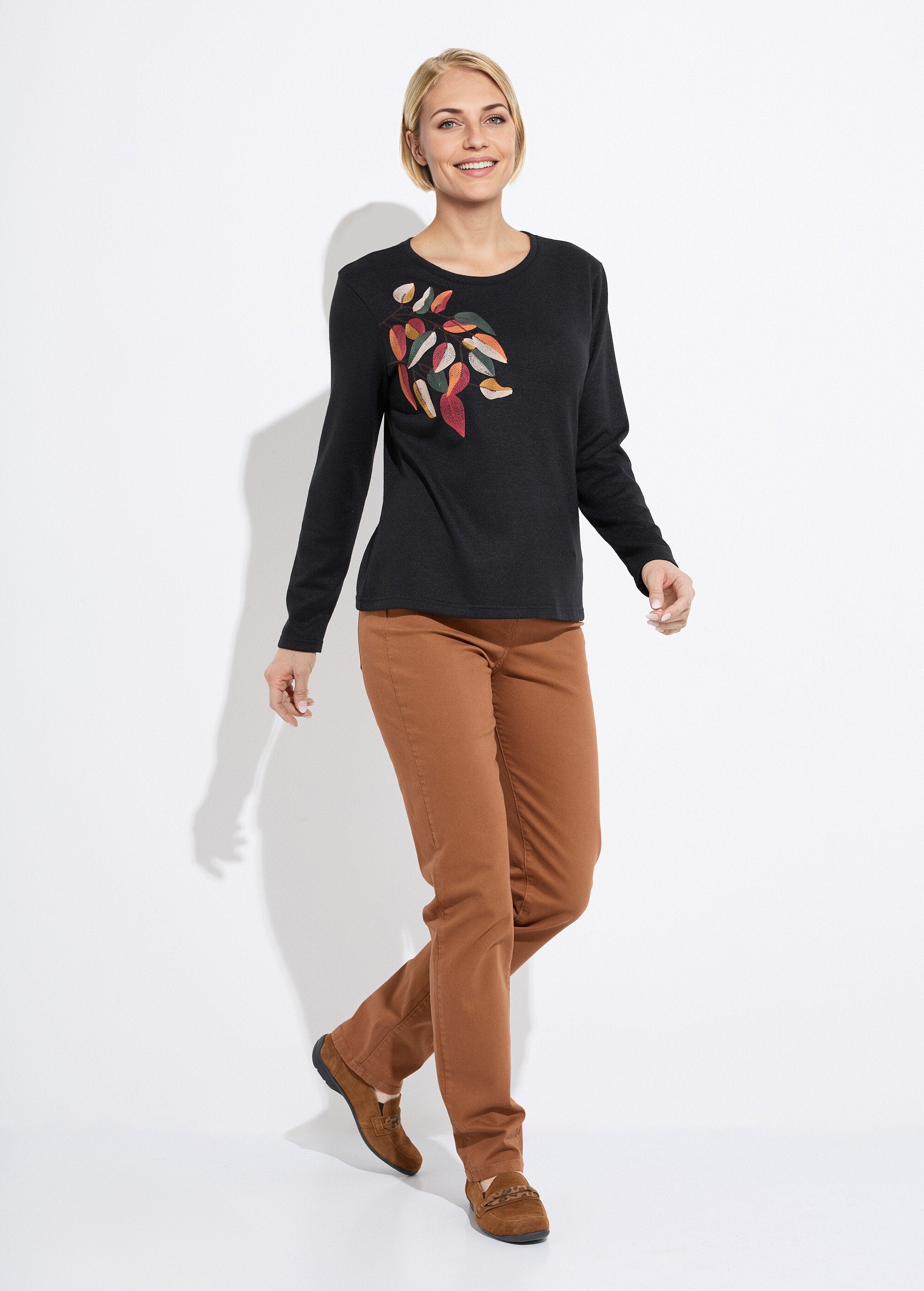 Camiseta_lisa_bordada,_gola_redonda,_manga_comprida_Noir_SF1_slim