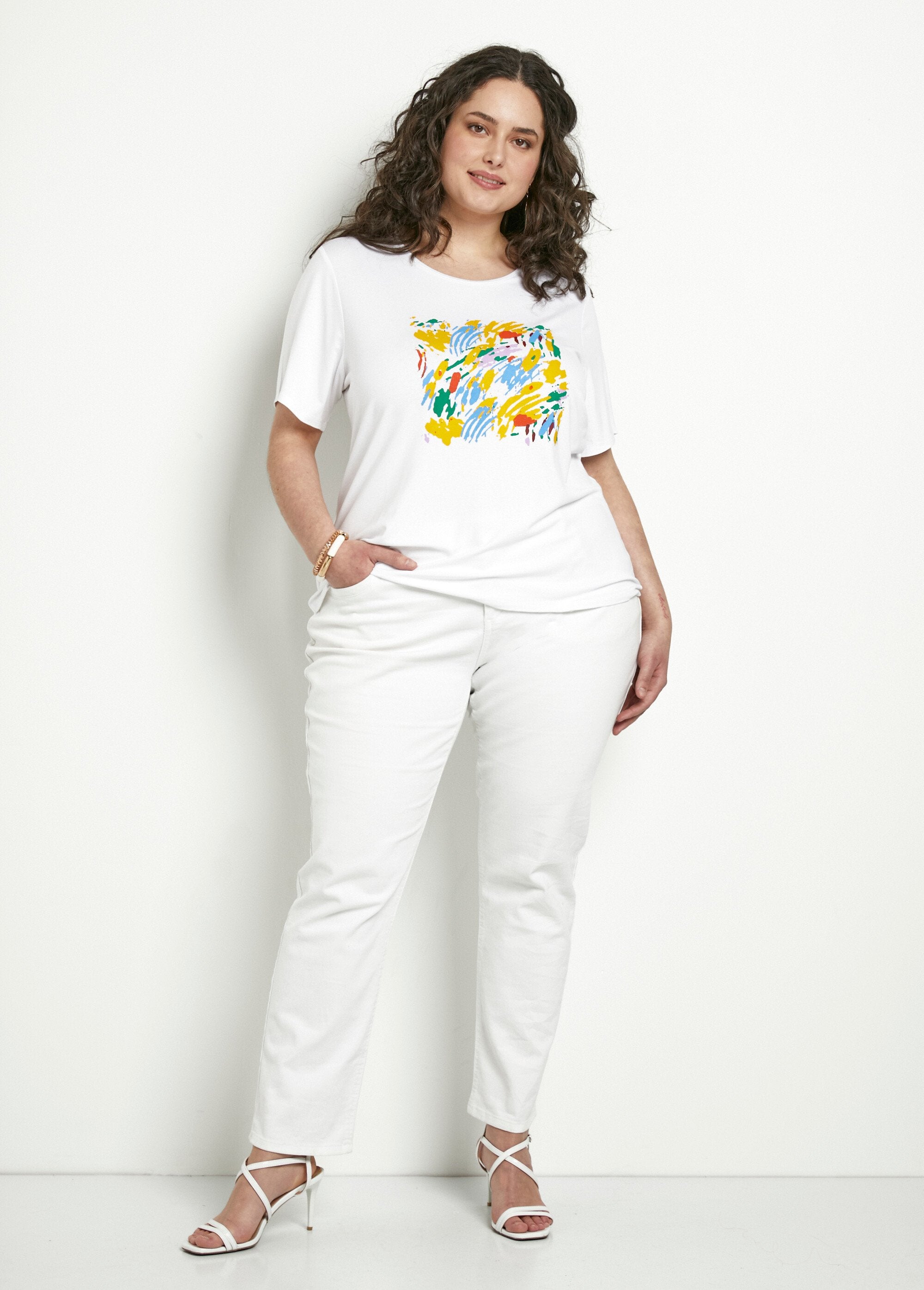 T-shirt_court_blanc_à_motif_manches_courtes_Fond_blanc_SF1_curvy