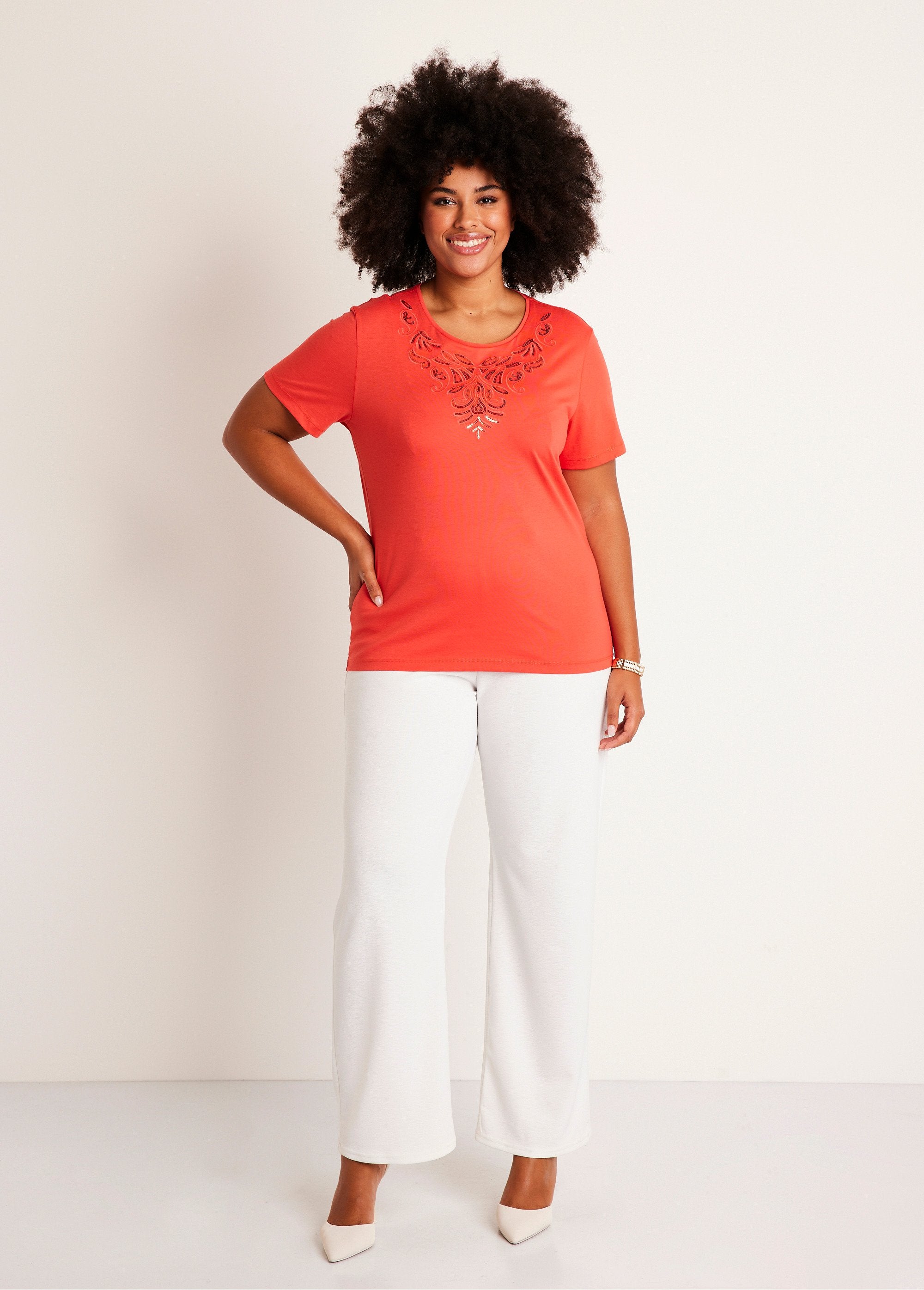 Camiseta_cropped_bordada_de_manga_curta_LARANJA_SF1_curvy