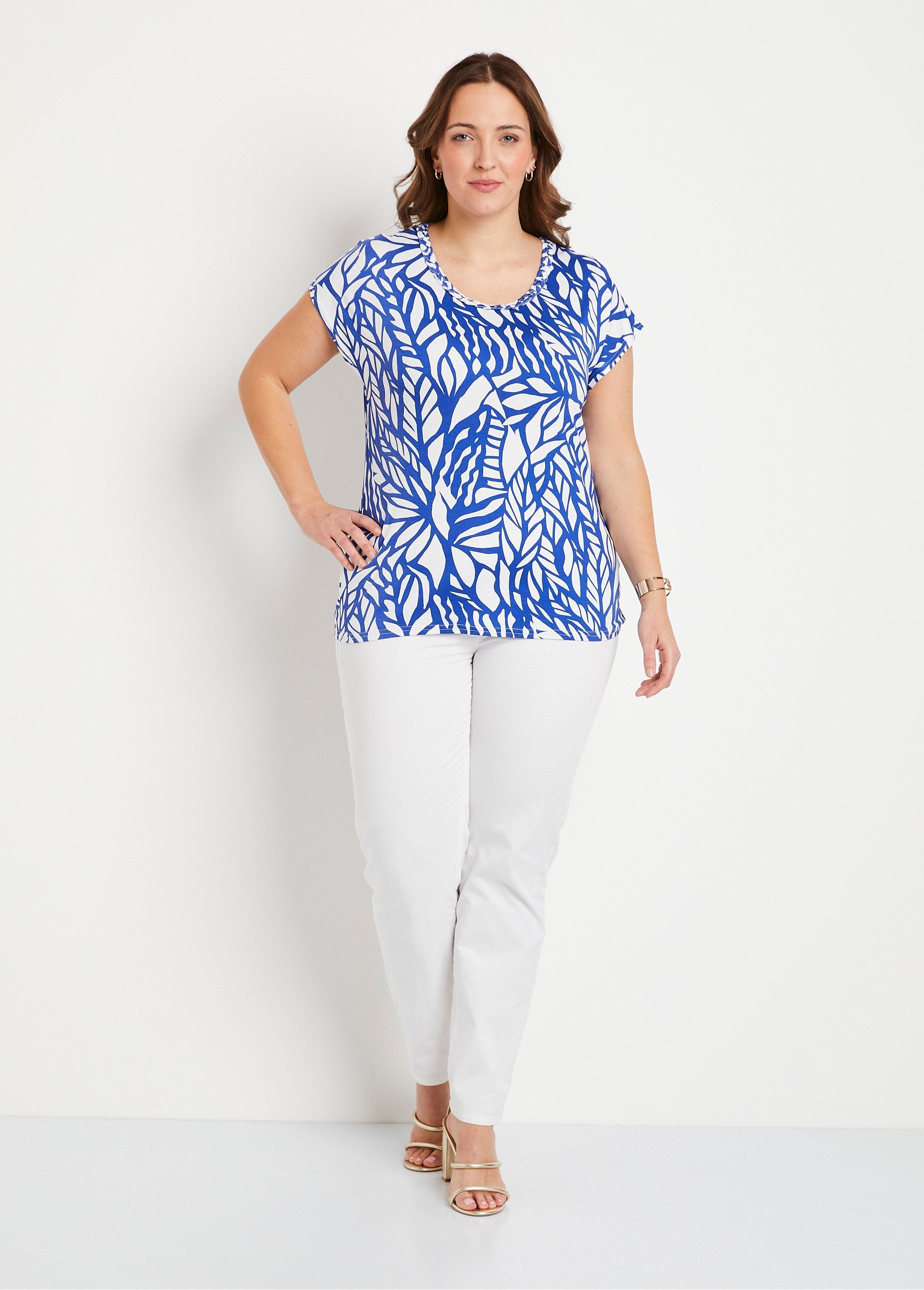 Camiseta_curta_estampada_Azul_e_branco_SF1_curvy