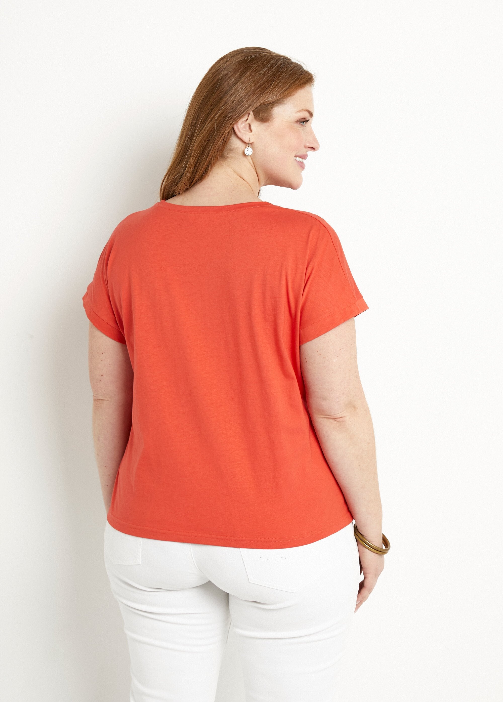 Camiseta_lisa_de_manga_curta_com_bordado_vazado_Capucine_DO1_curvy