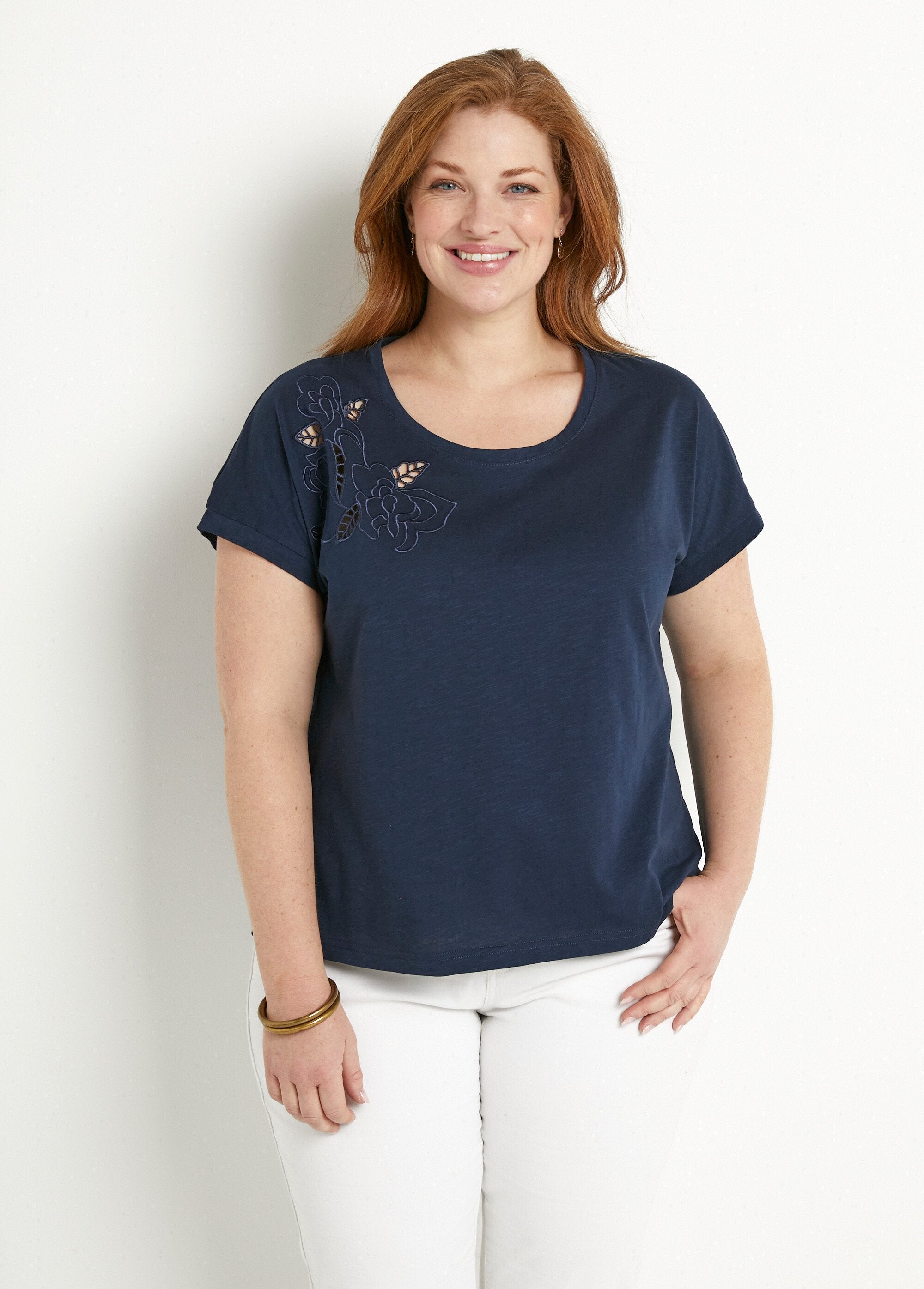 Camiseta_lisa_de_manga_curta_com_bordado_vazado_Marine_FA1_curvy
