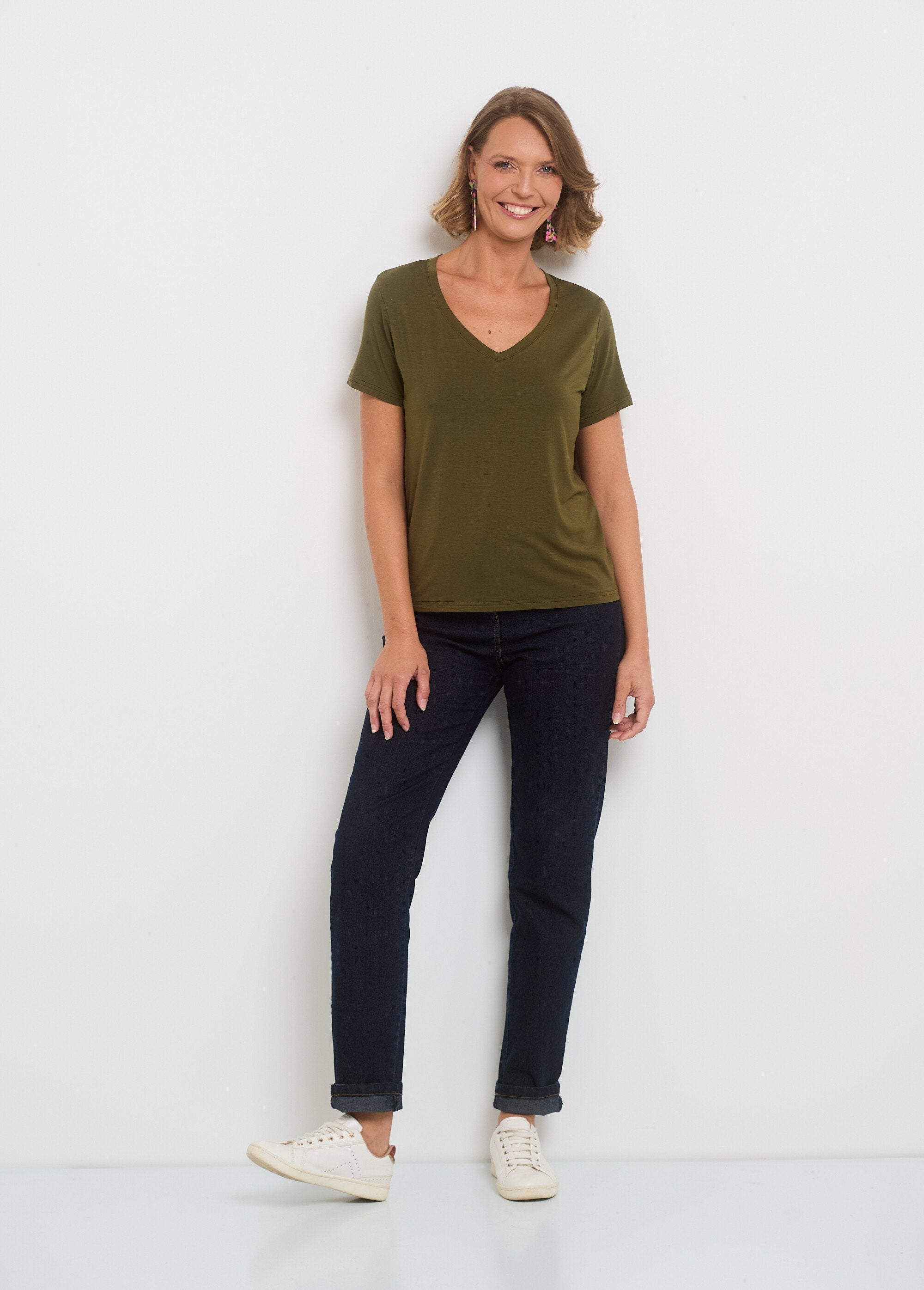 T-shirt_de_manga_curta_com_decote_em_V_Kaki_SF1_slim