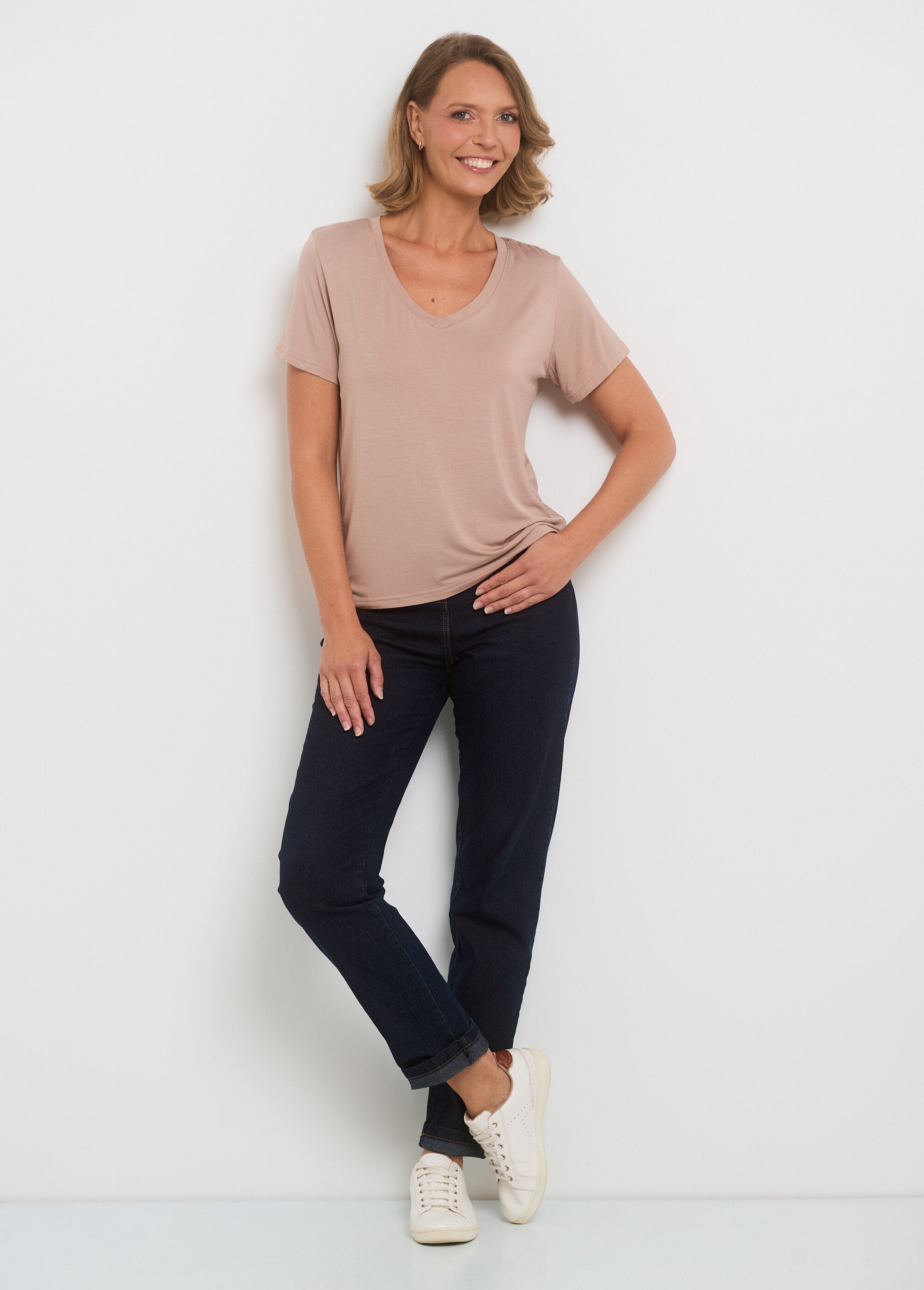 T-shirt_de_manga_curta_com_decote_em_V_Taupe_SF1_slim