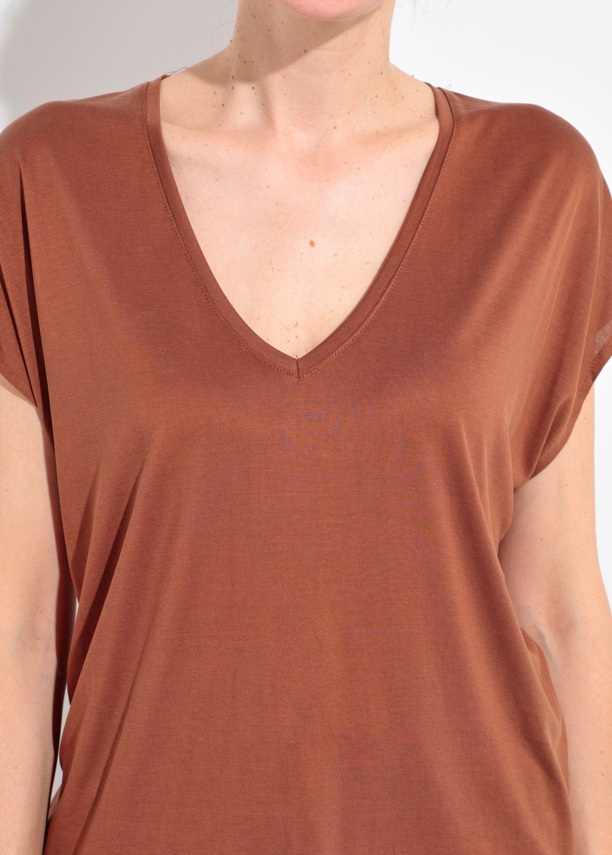 Camiseta_larga_de_manga_curta_Marron_DE1_slim