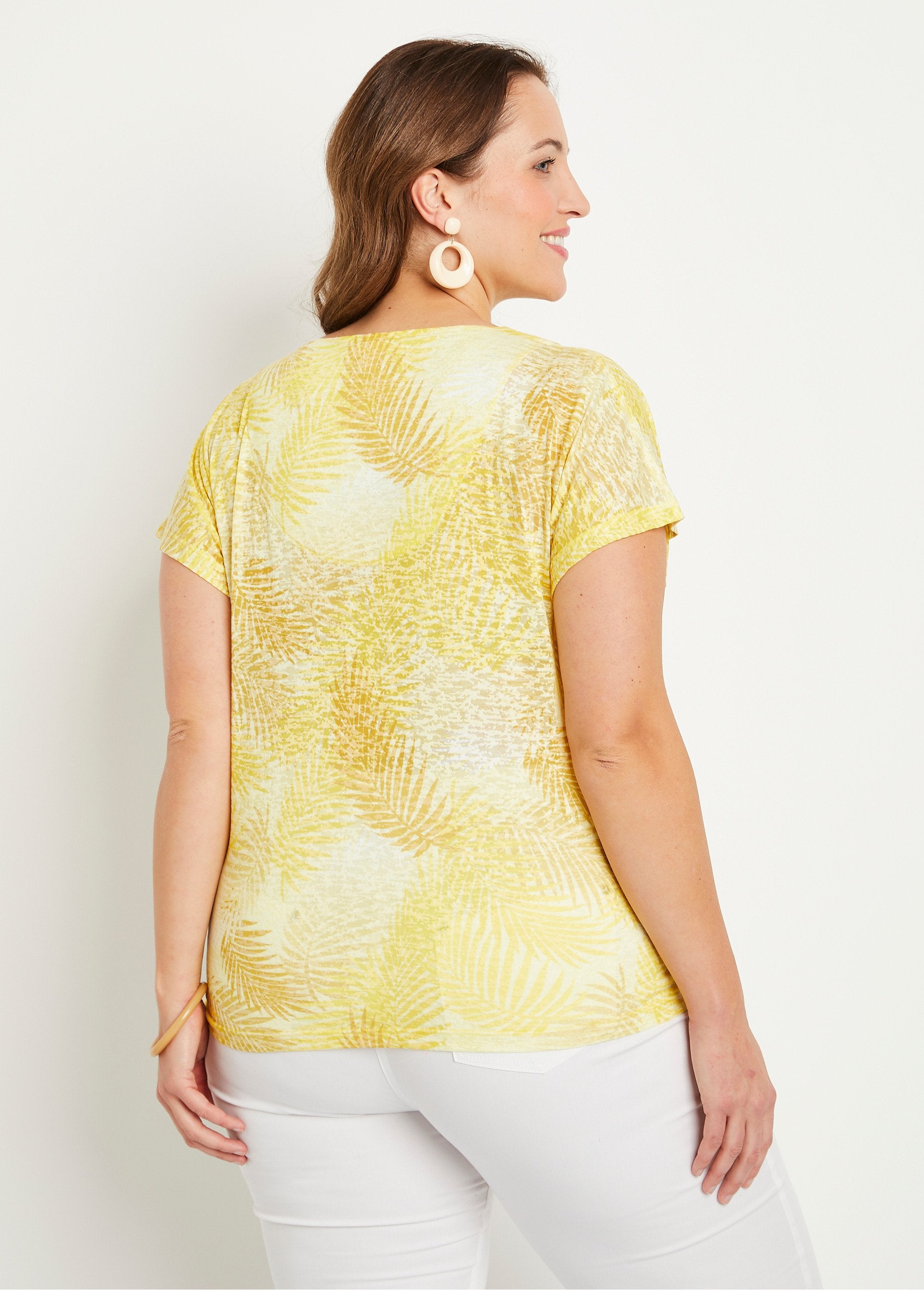 Camiseta_curta_de_malha_devoré_estampada_AMARELO_DO1_curvy