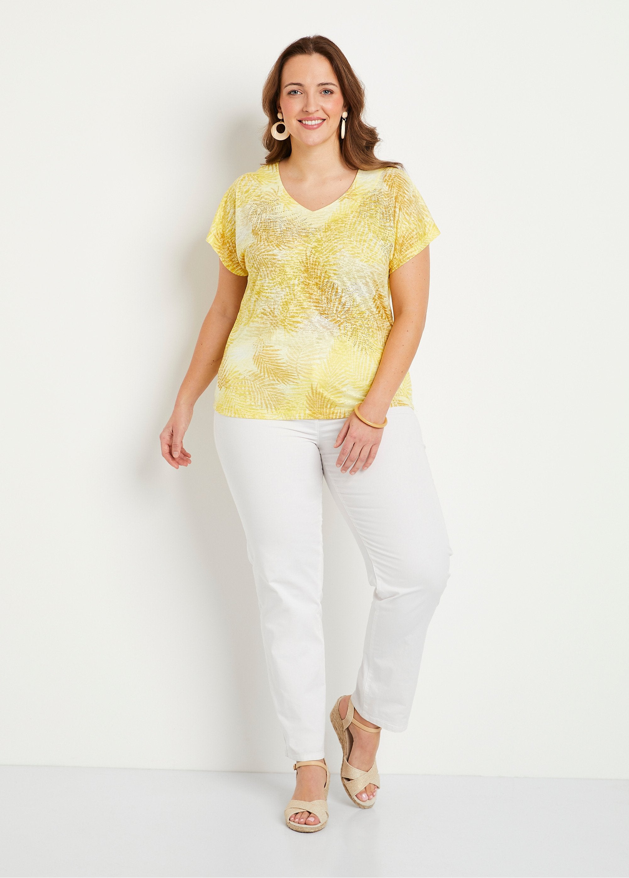 Camiseta_curta_de_malha_devoré_estampada_AMARELO_SF1_curvy