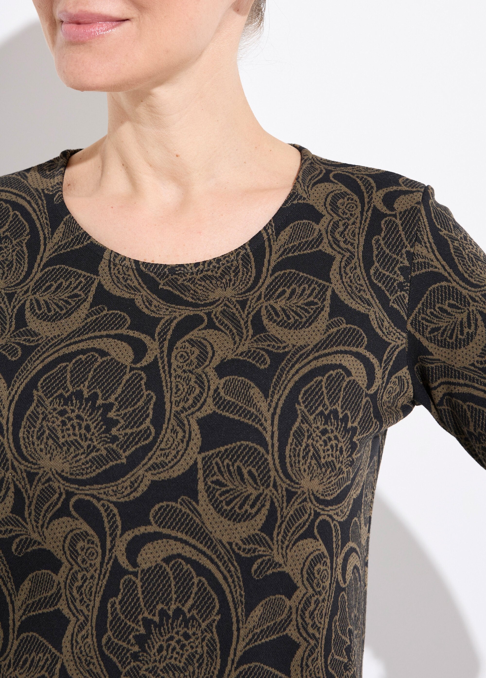 T-shirt_jacquard_fleuri_col_rond_Noir_et_camel_DE1_slim
