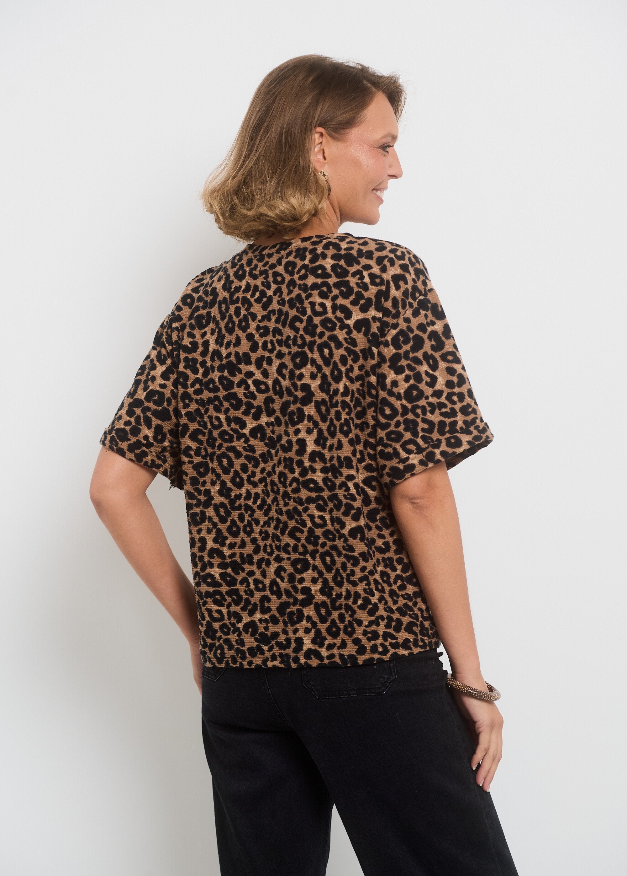 T-shirt_leopardo,_malha_texturada,_gola_redonda_Leopard_DO1_slim