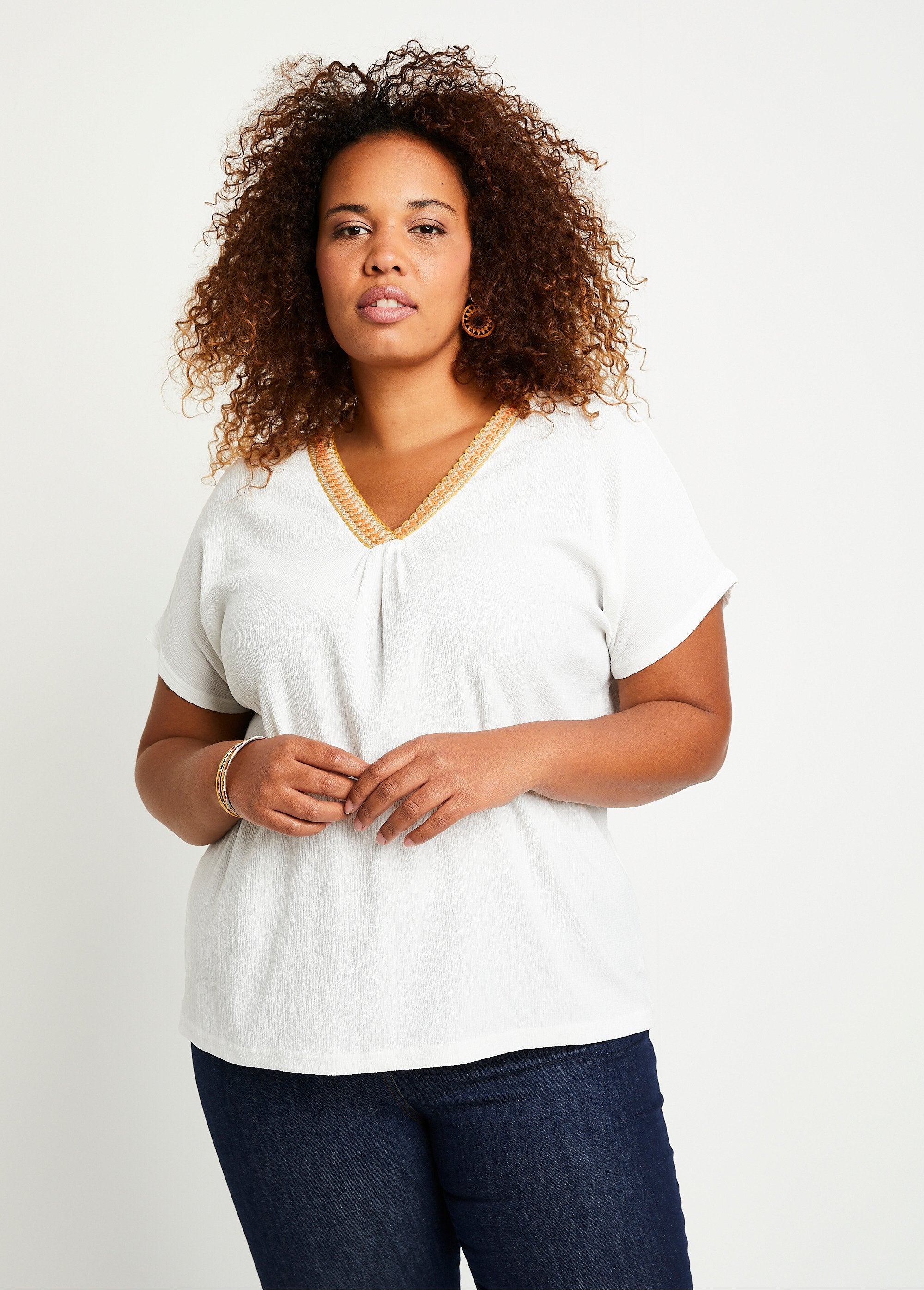 Camiseta_longa_lisa_bordada_solta_BRANCO_FA1_curvy