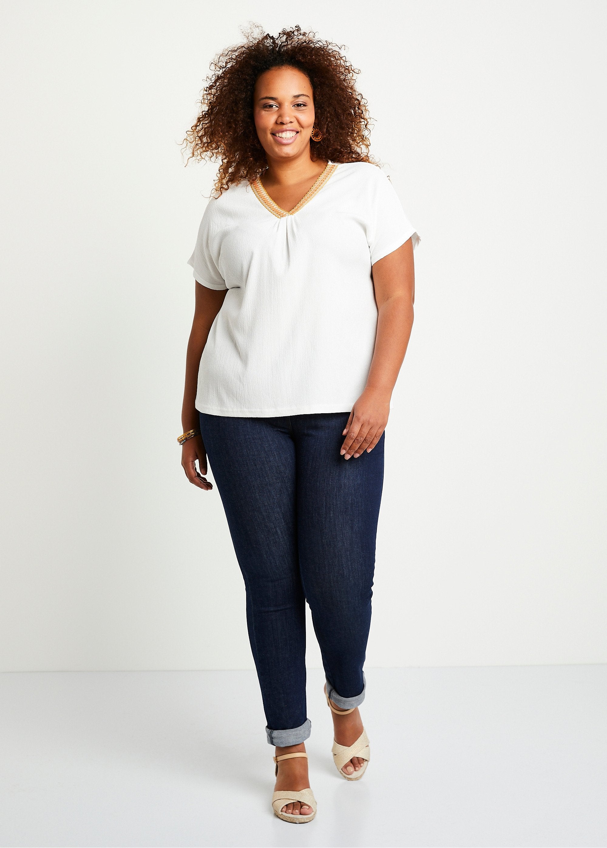 Camiseta_longa_lisa_bordada_solta_BRANCO_SF1_curvy