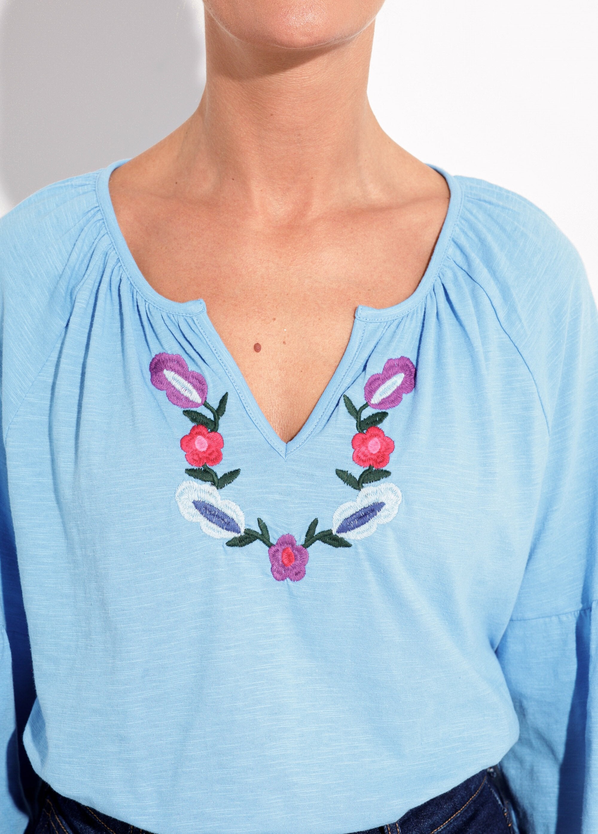 T-shirt_de_manga_comprida_com_bordados_Bleu_jean_DE1_slim