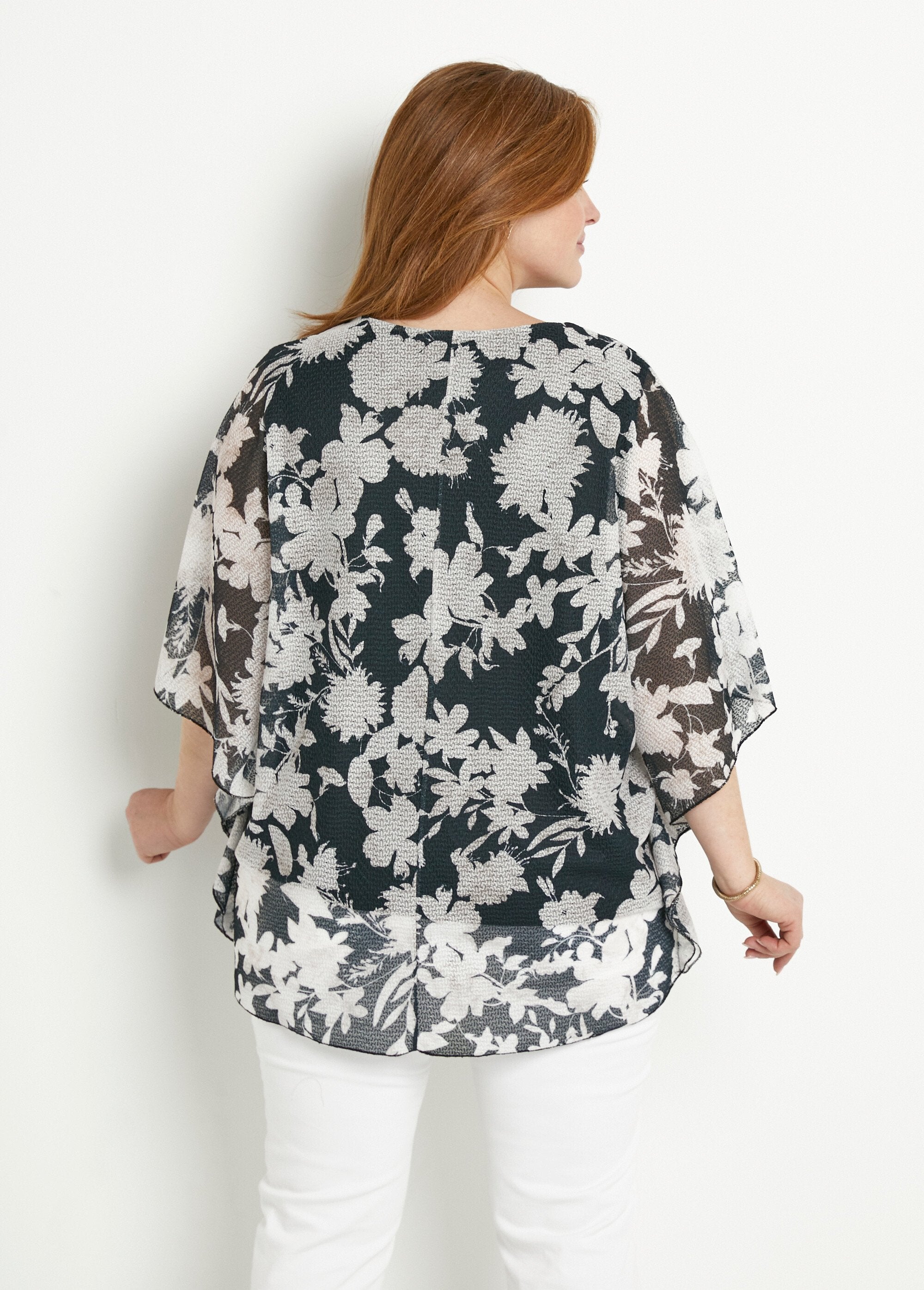 Camiseta_longa_com_manga_morcego_floral_Noir_et_ecru_DO1_curvy