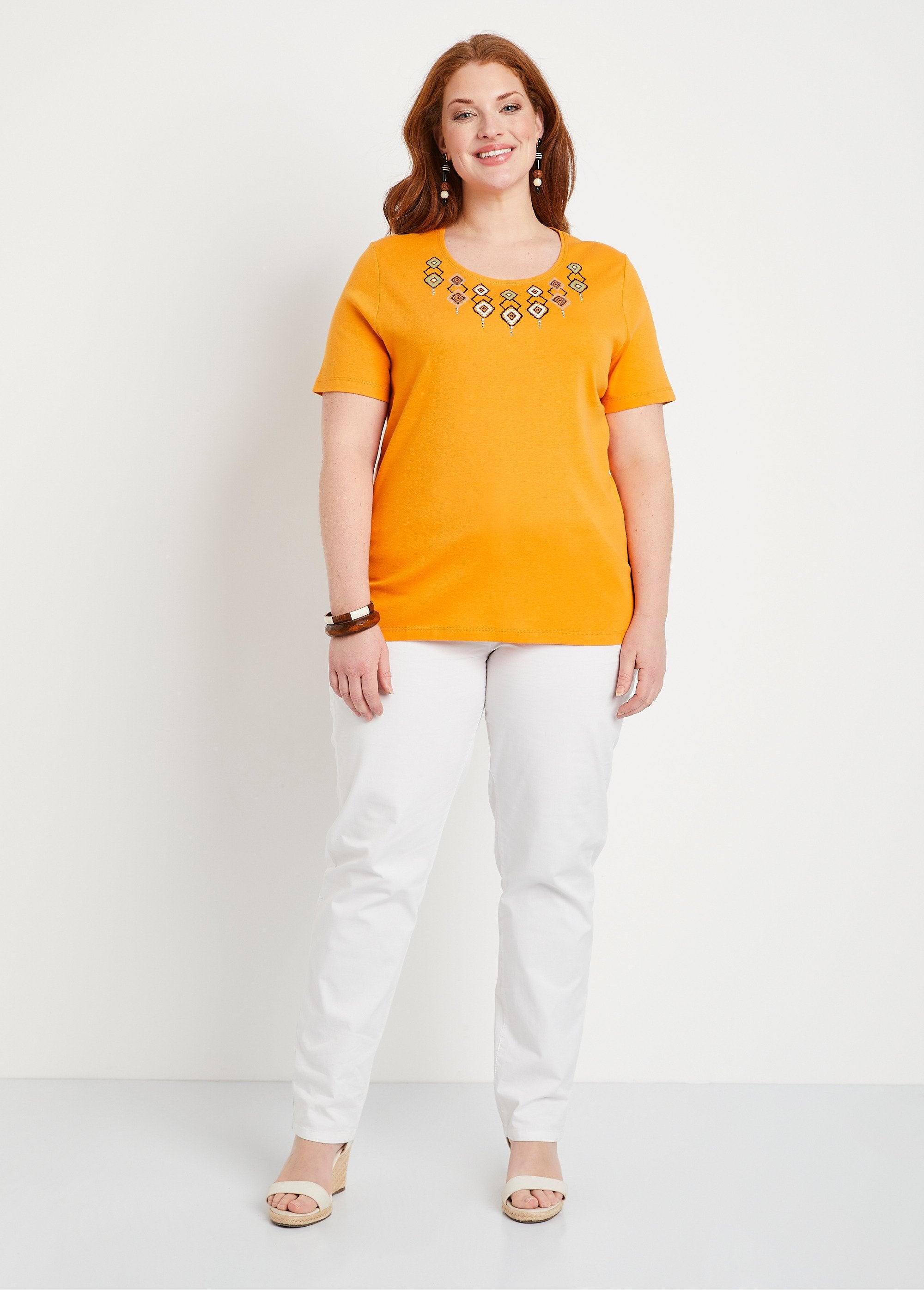 Camiseta_longa_de_manga_curta_Ocre_SF1_curvy