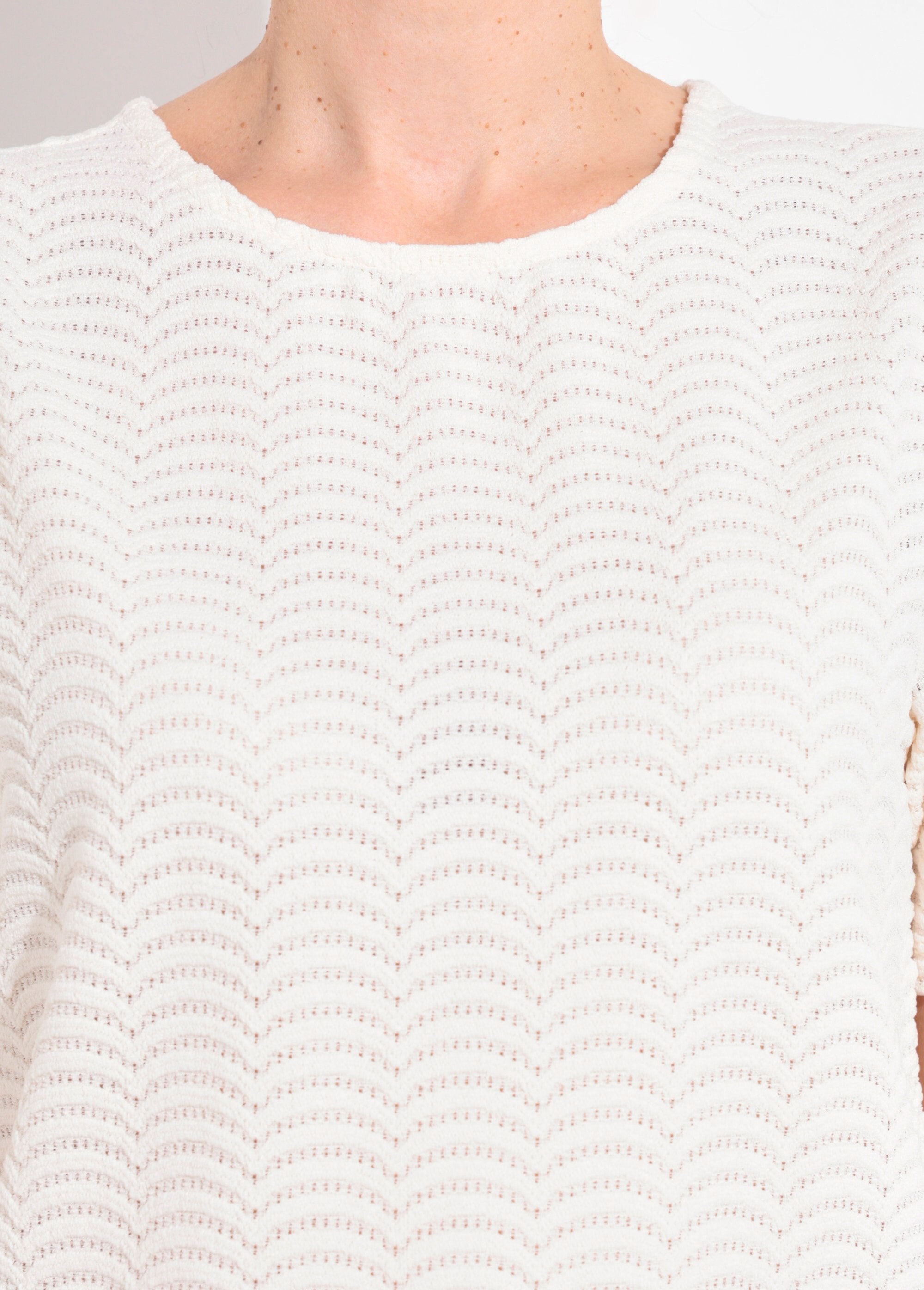 Camiseta_de_malha_com_padrão_de_escamas_em_relevo_Beige_DE1_slim