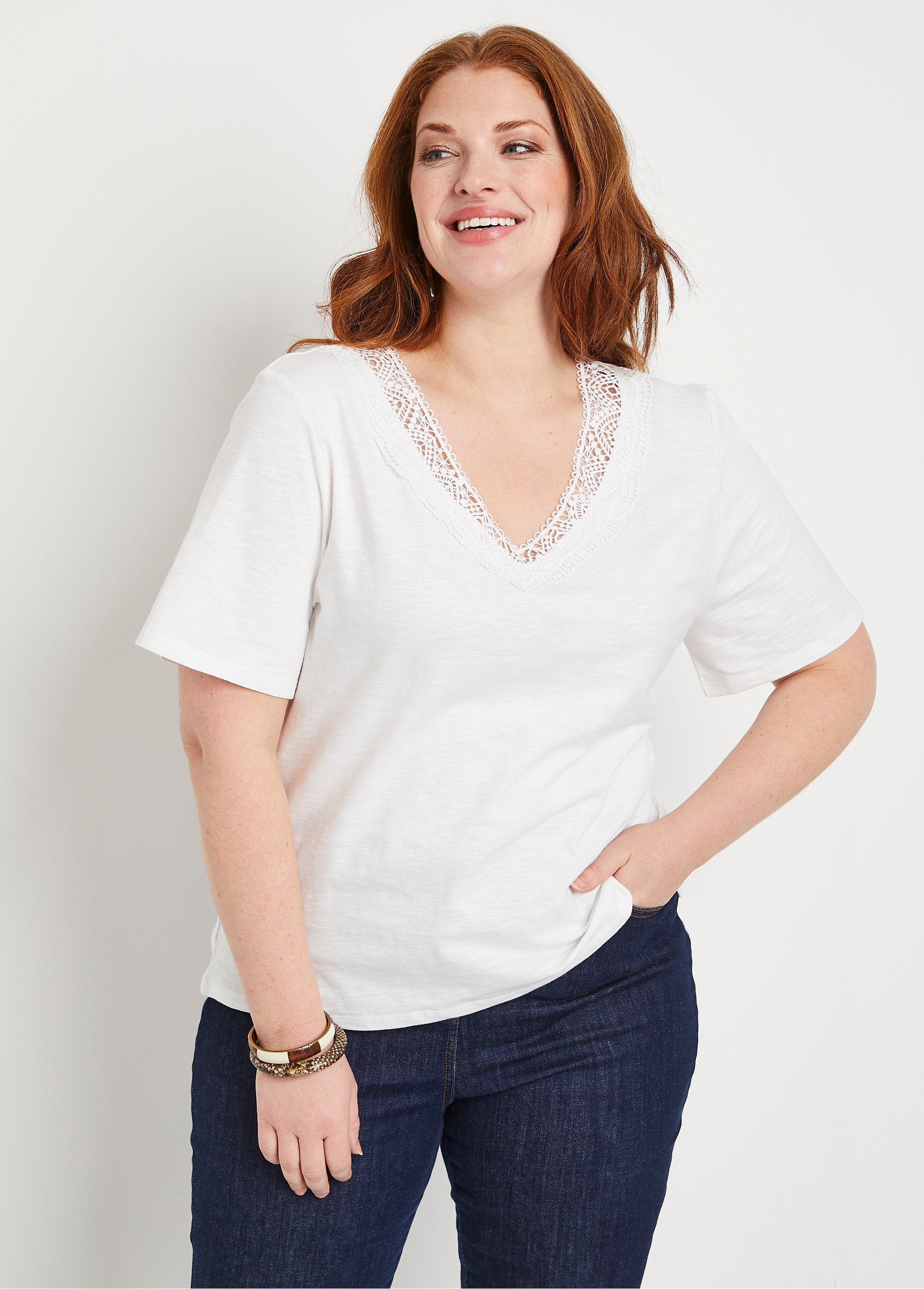 T-shirt_de_manga_curta_em_algodão_e_macramé_BRANCO_FA1_curvy