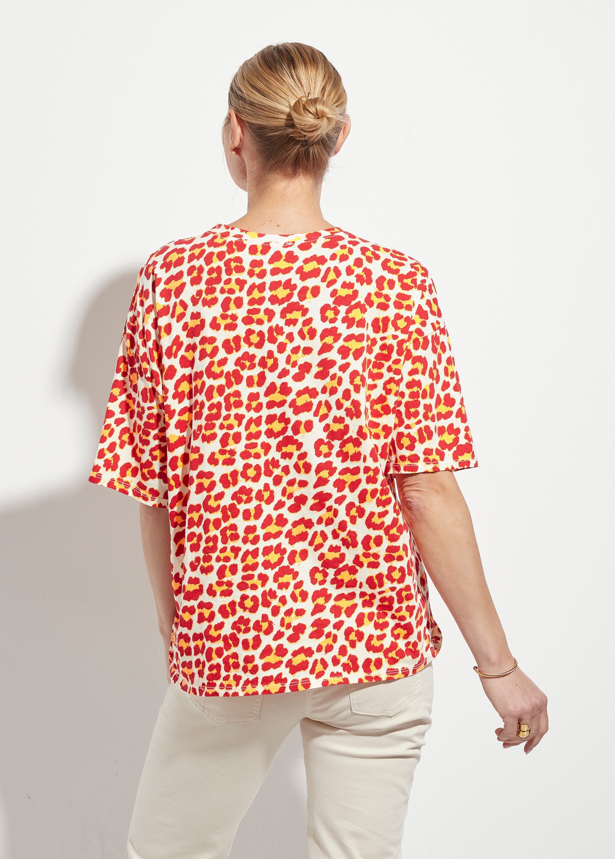 Camiseta_manga_curta_com_estampa_de_oncinha_neon_Rouge_et_orange_DO1_slim