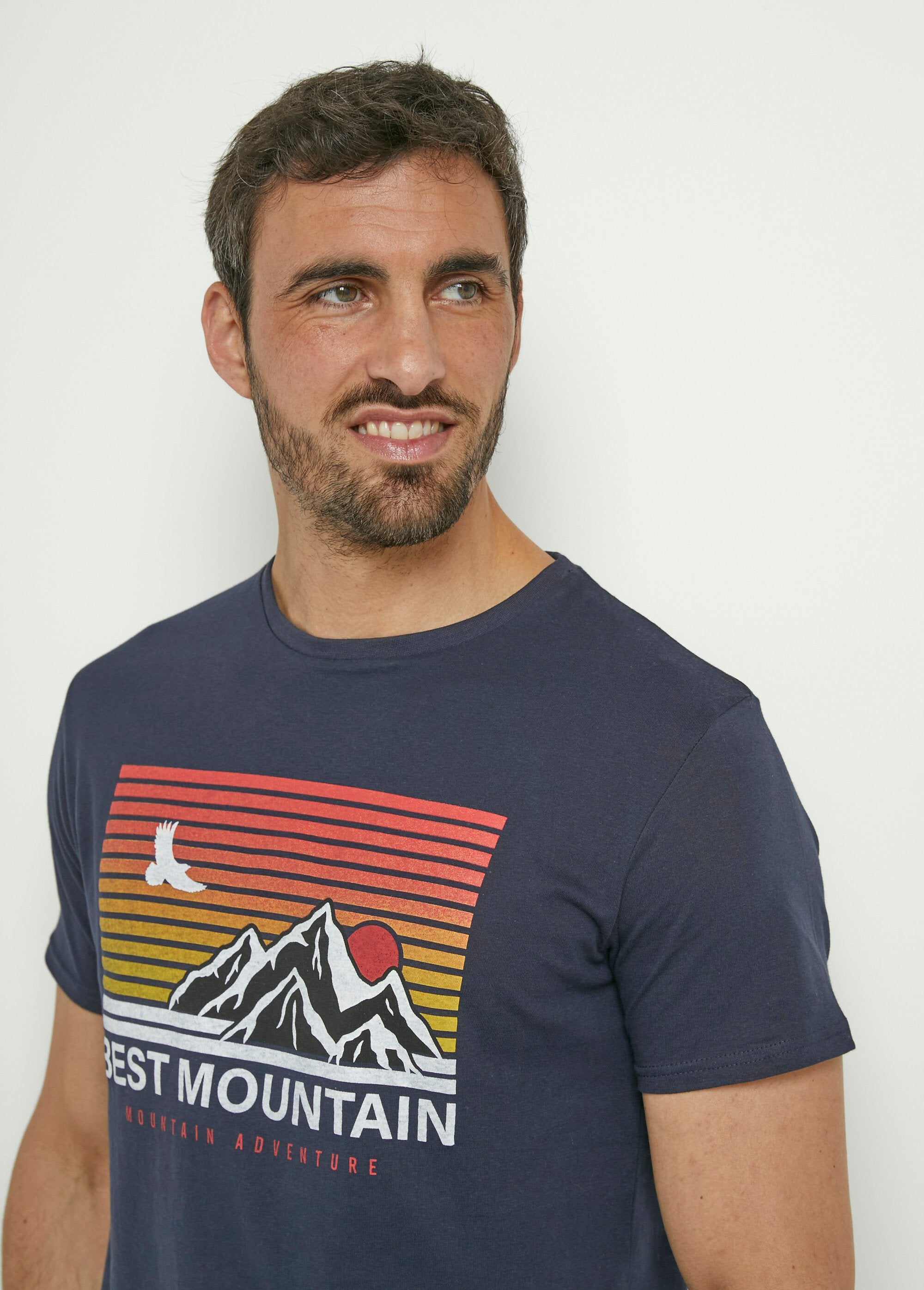 Camiseta_manga_curta_estampa_montanha_Marine_DE1_slim