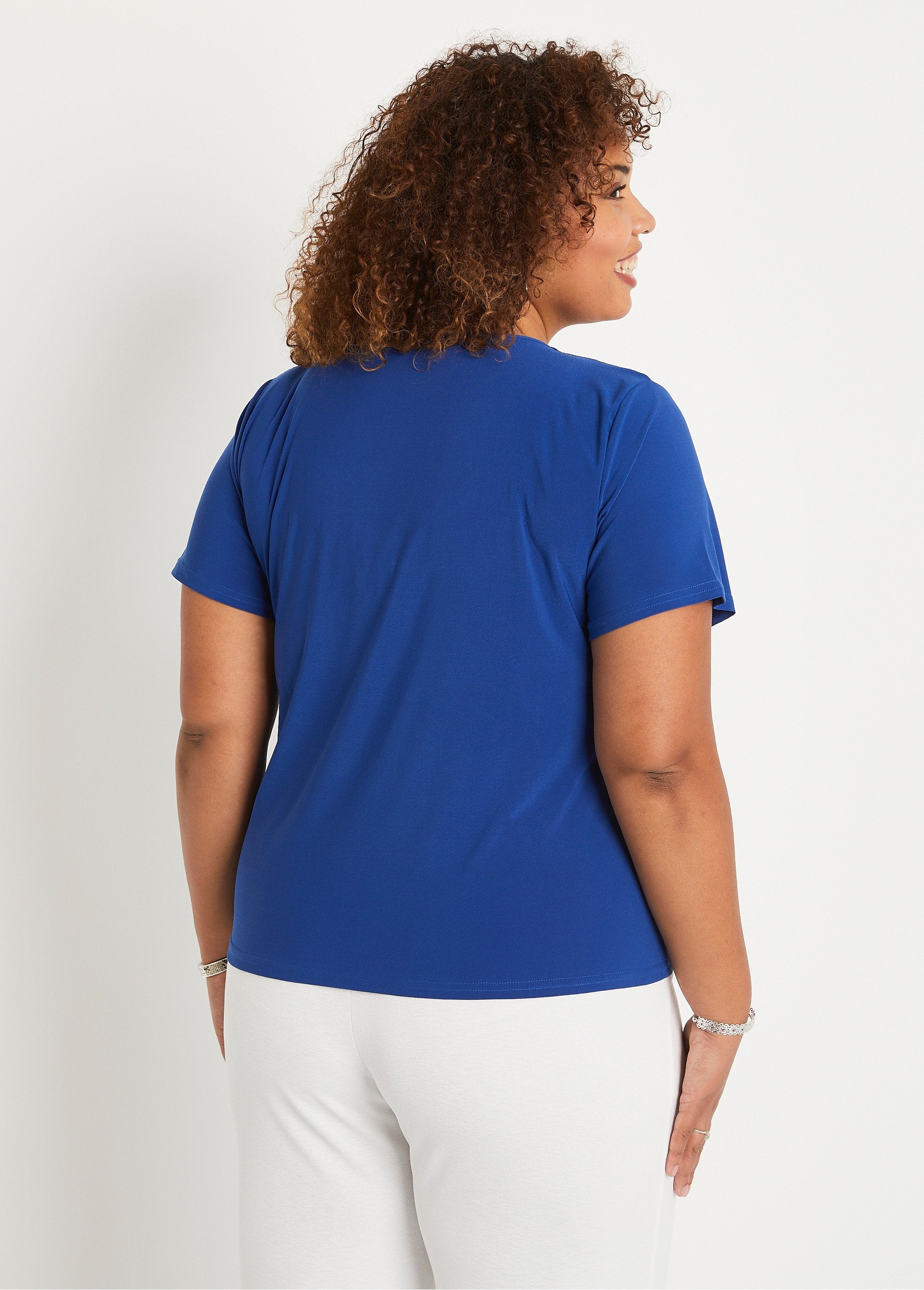 T-shirt_de_manga_curta_lisa_ou_estampada_Azul_liso_DO1_curvy