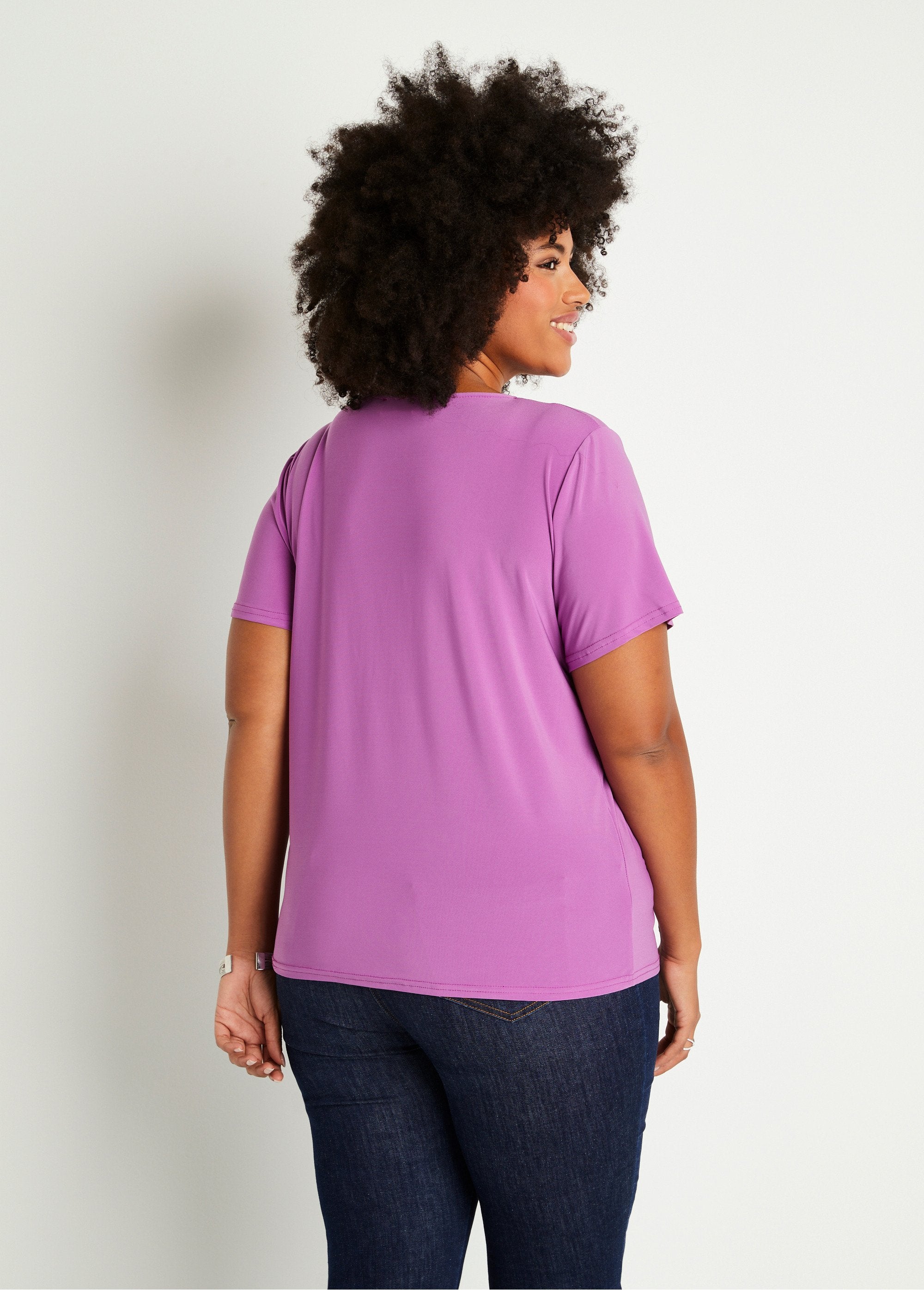 T-shirt_de_manga_curta_lisa_ou_estampada_Roxo_liso_DO1_curvy