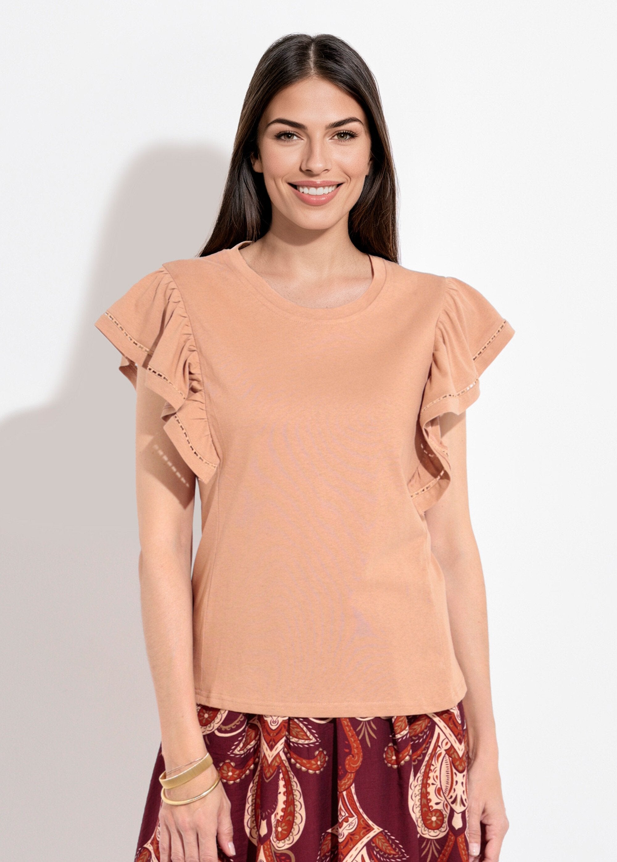 Camiseta_com_mangas_curtas_e_babados_vazados_Camel_FA1_slim