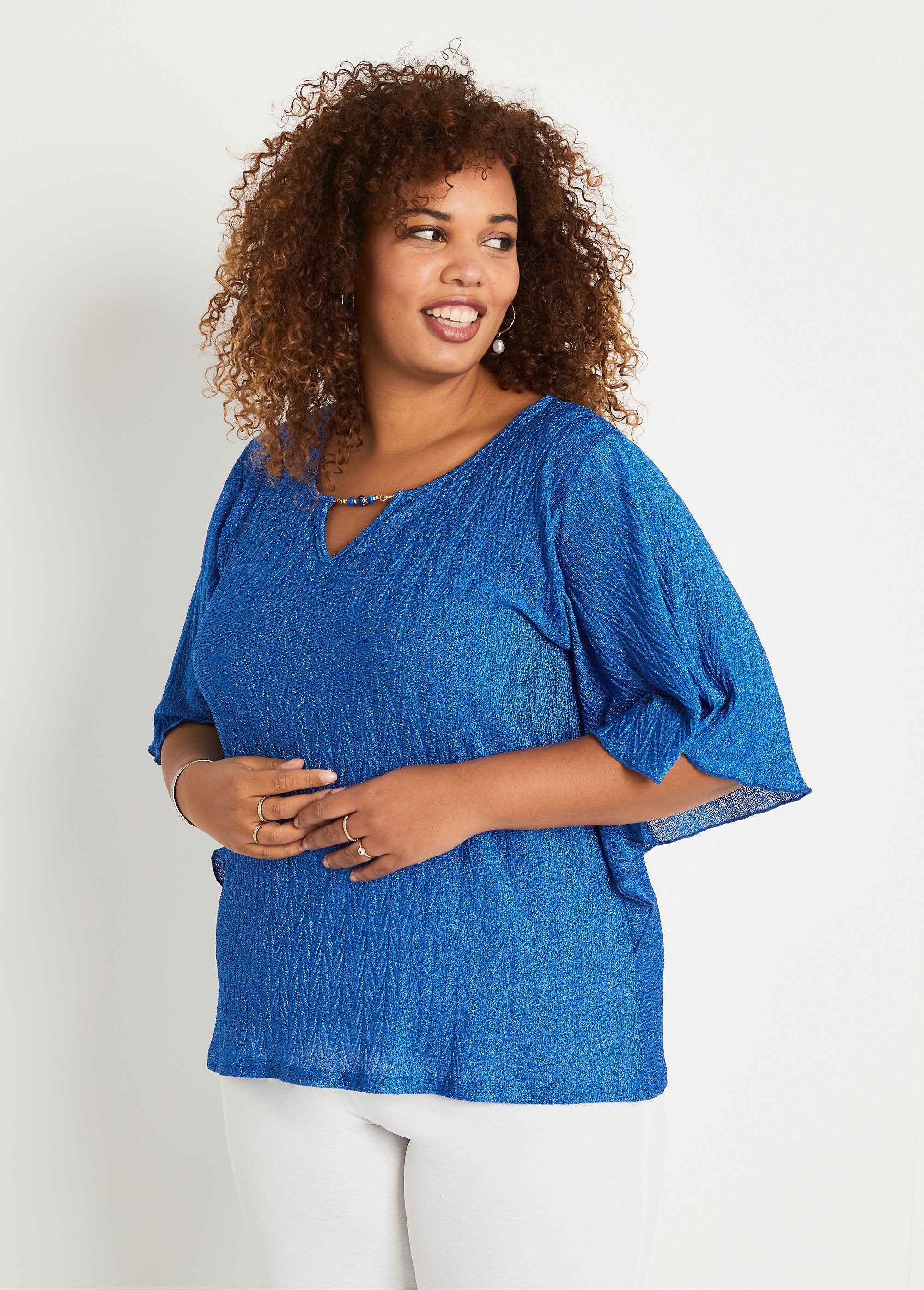 Camiseta_larga_com_brilho_e_manga_curta_AZUL_FA1_curvy