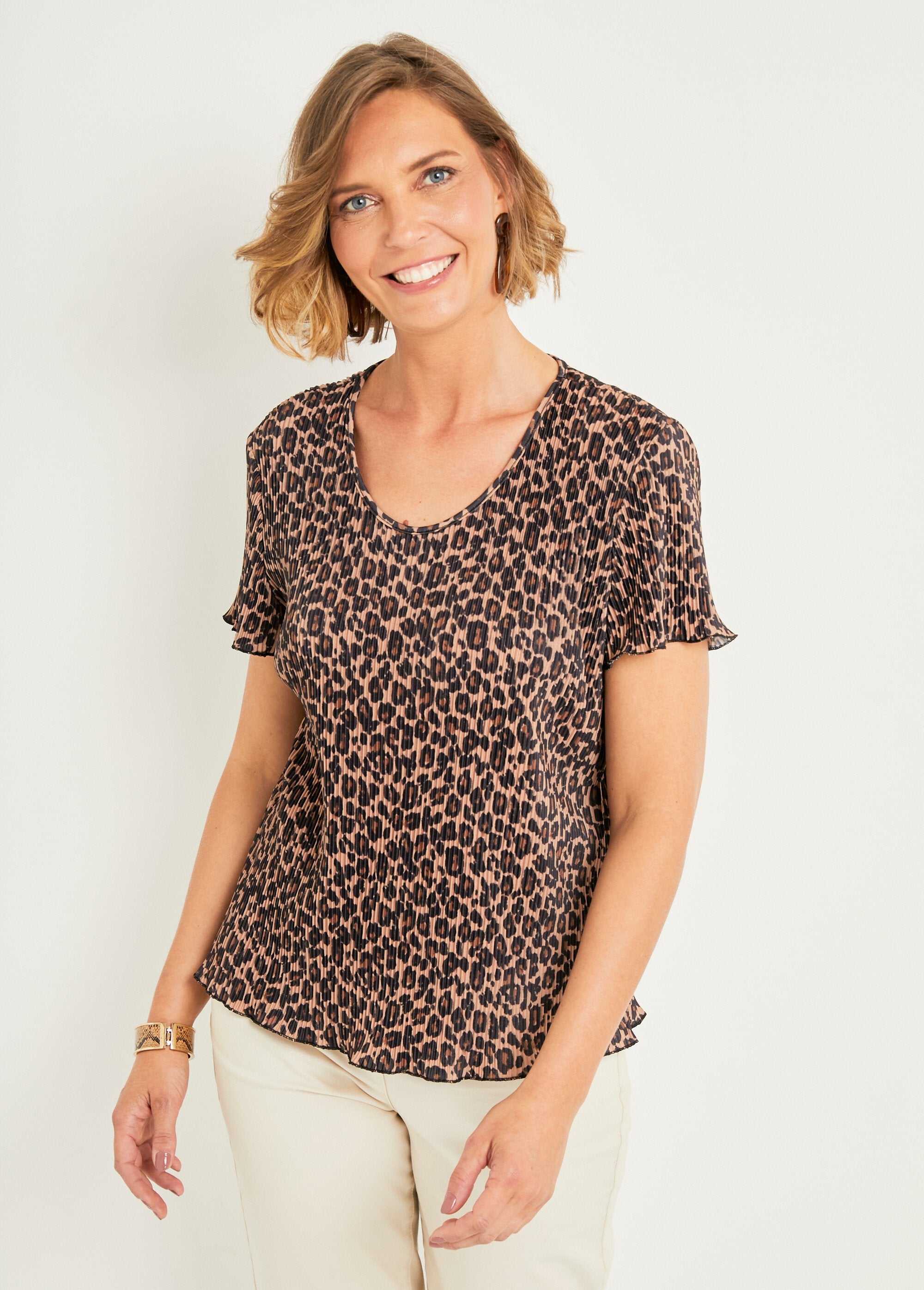 T-shirt_plissada_com_decote_redondo_e_estampado_de_leopardo_Imprime_leopard_FA1_slim