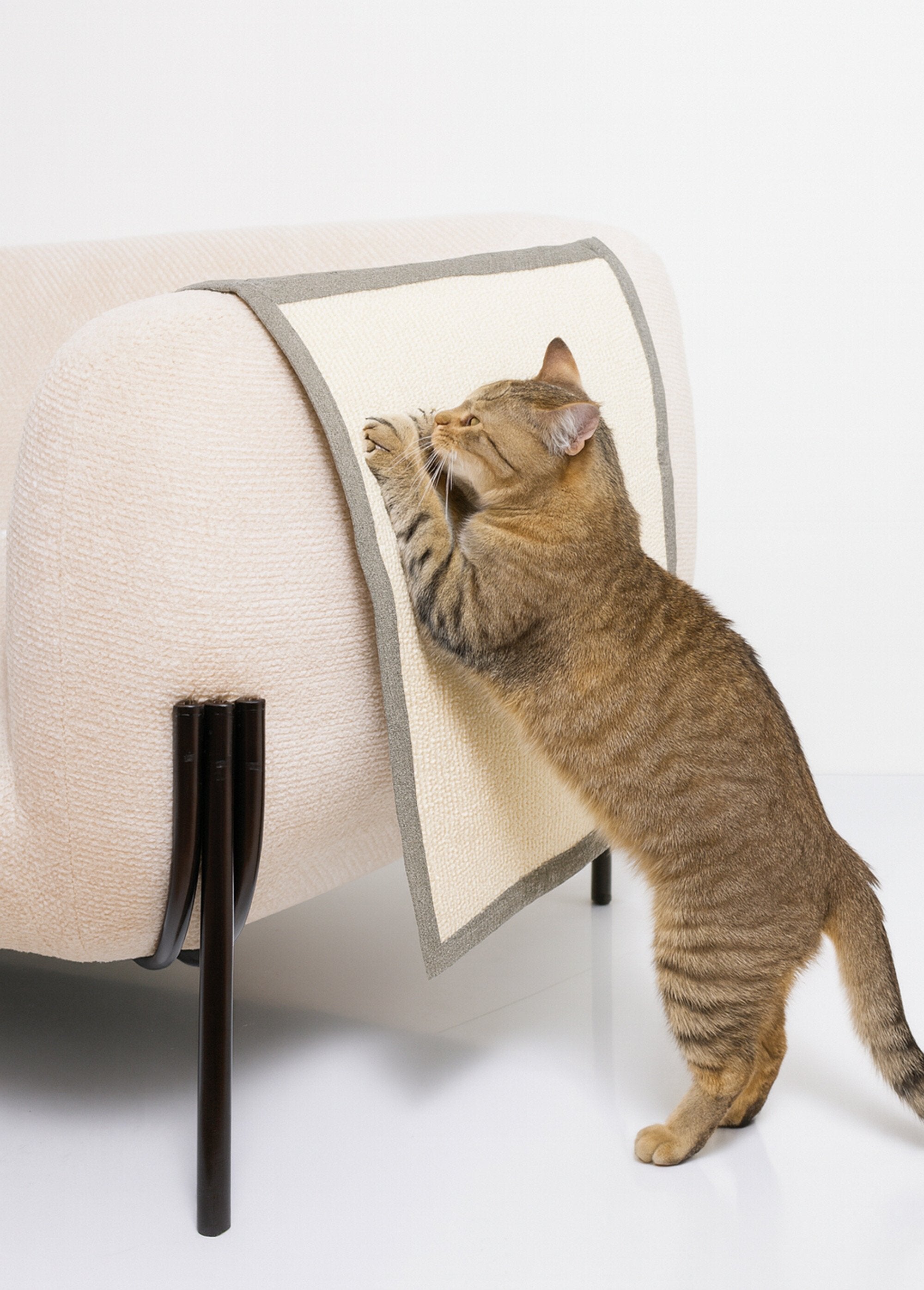 Tapete_de_arranhar_para_gatos_em_viagem_Gris_FA1_slim