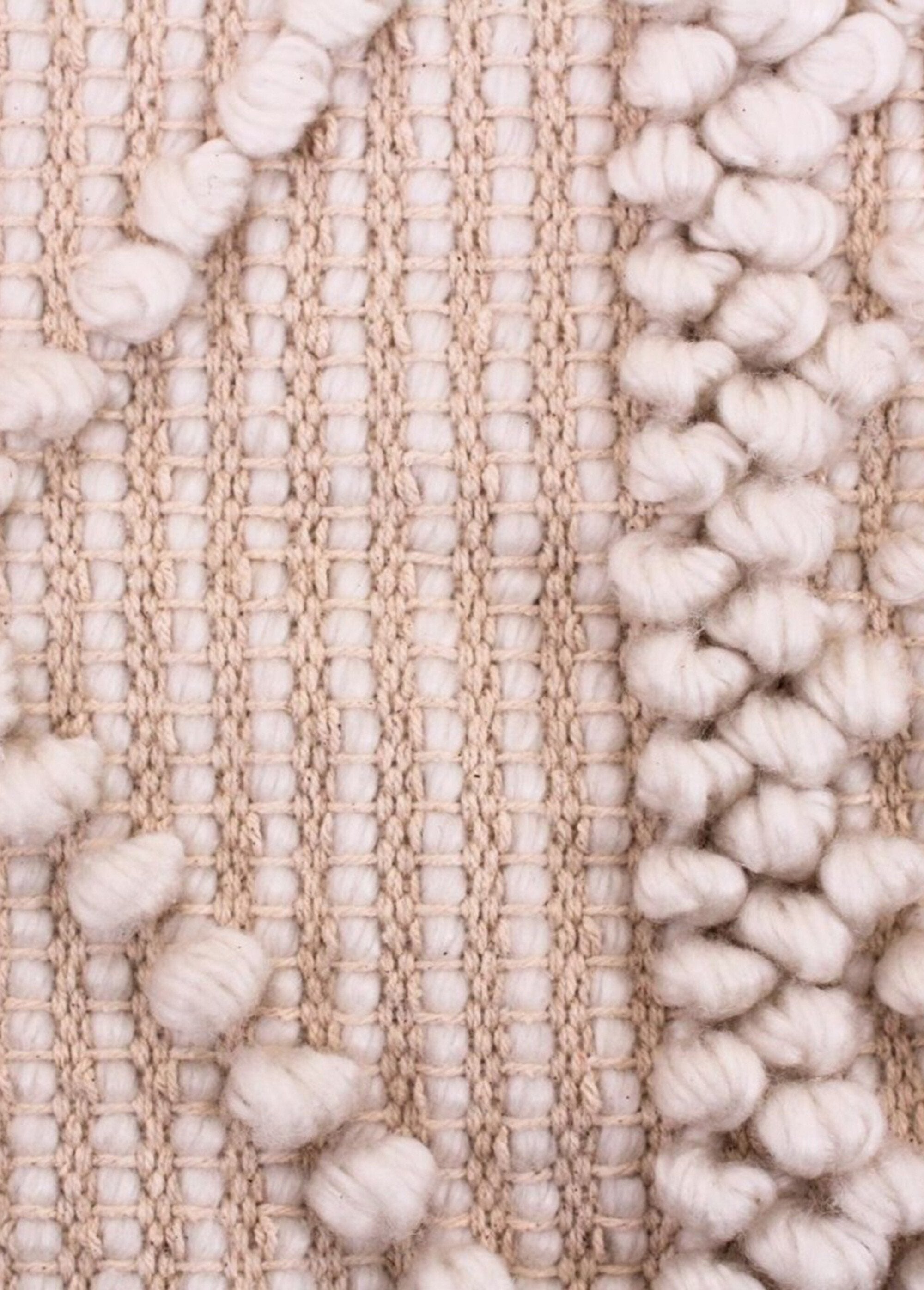 Tapete_com_relevo_e_bolas,_110x60cm_Naturel_DE2_slim