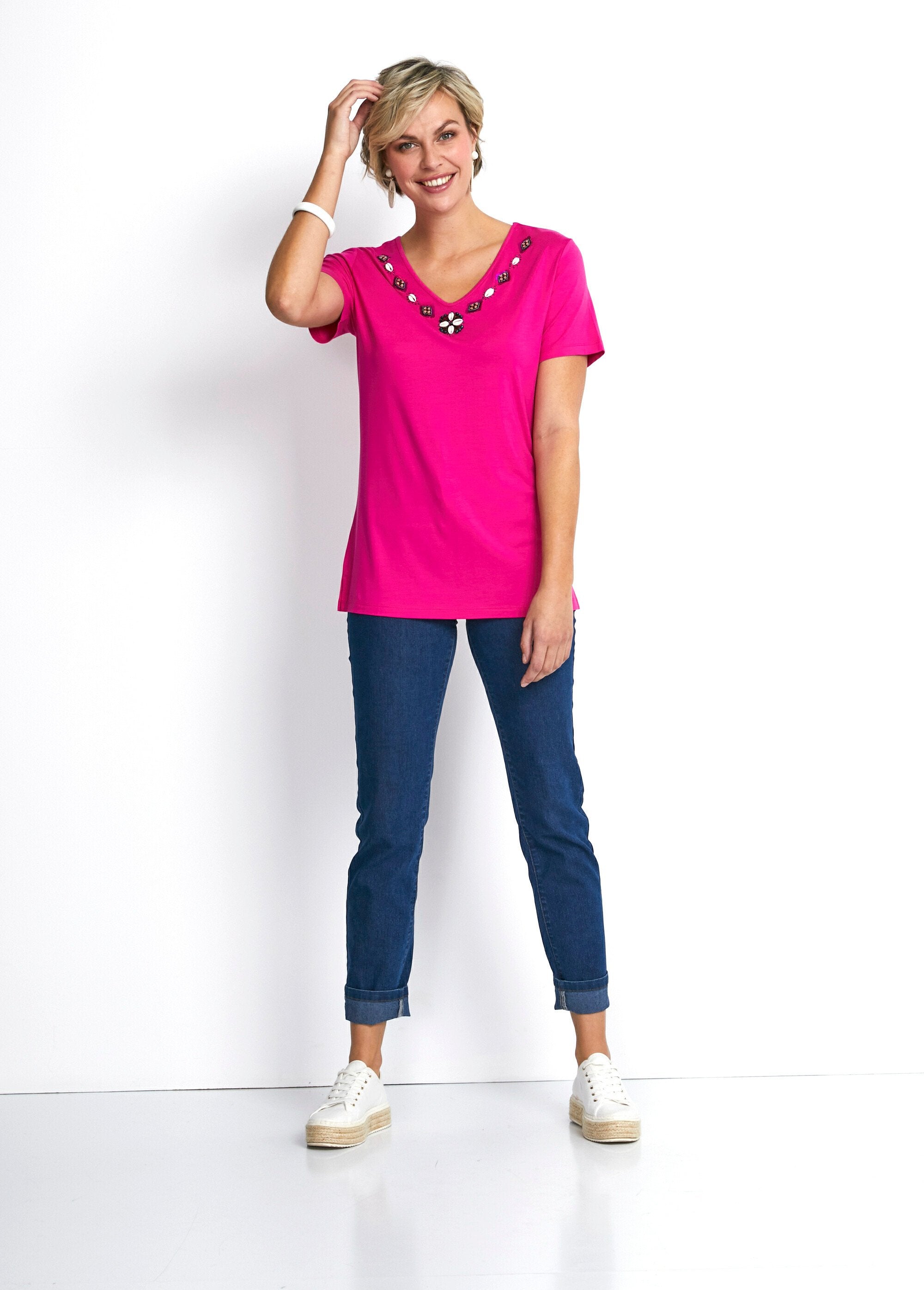 T-shirt_comprida_com_decote_em_V_e_jóias_Fuchsia_SF1_slim