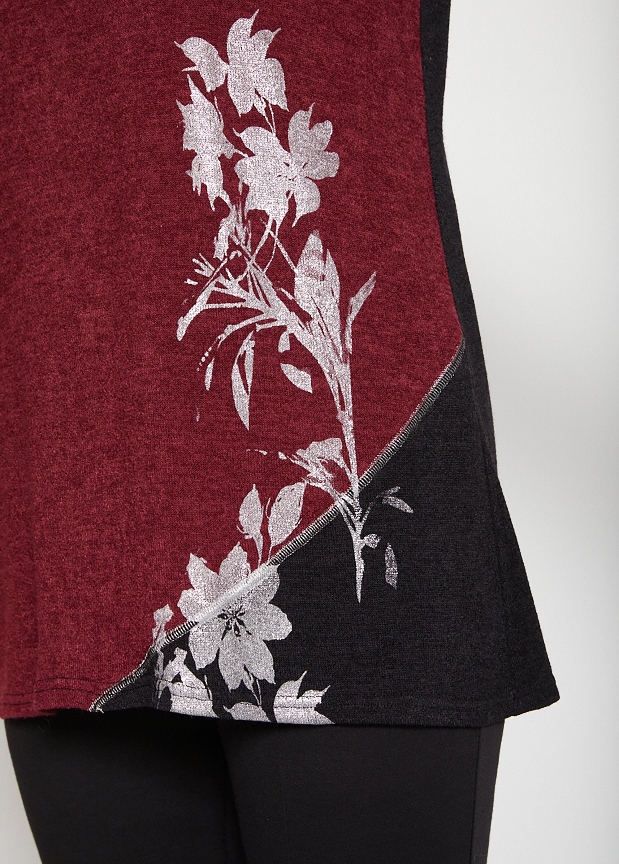 T-shirt_comprida_floral_elástica_Noir_et_bordeaux_DE1_curvy