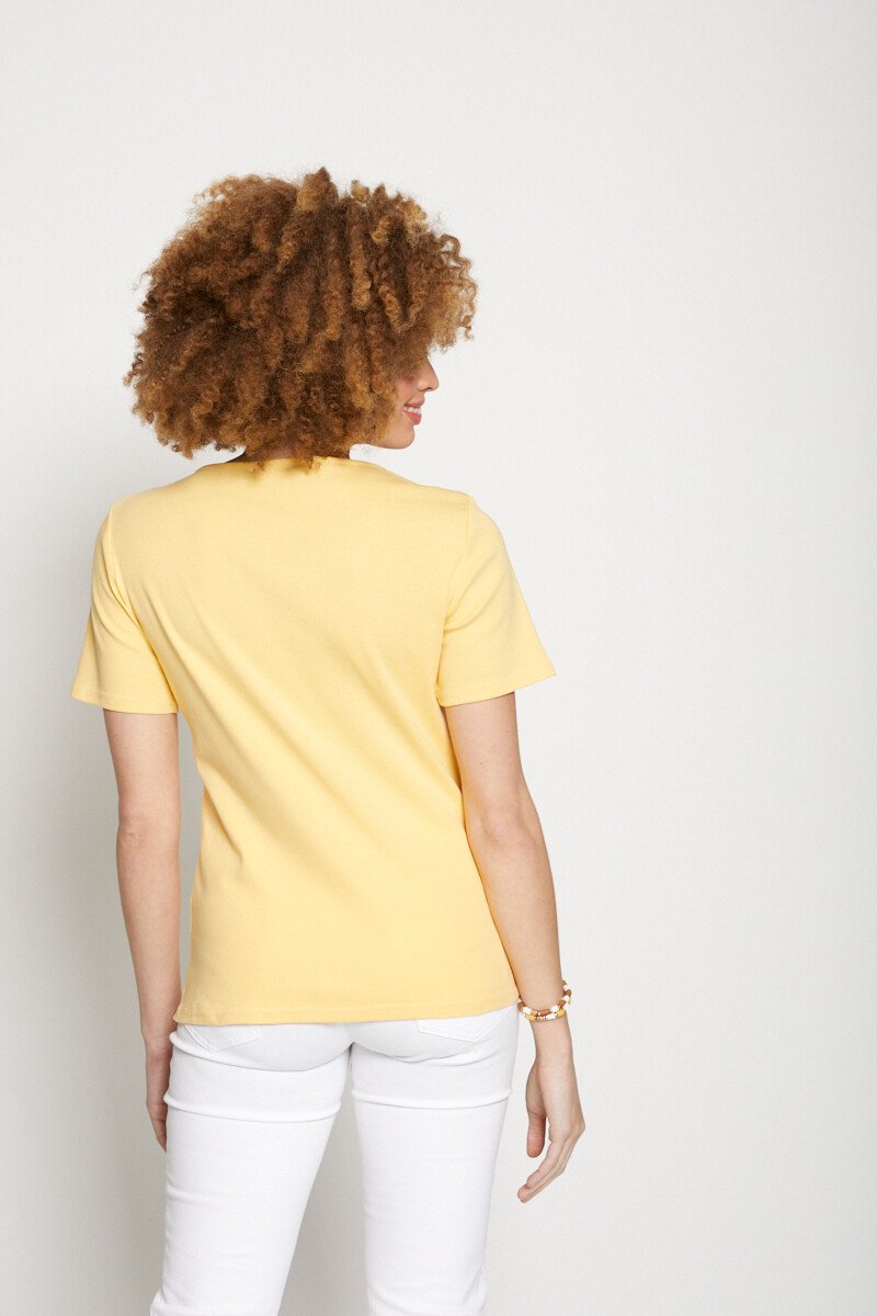 Camiseta_chique_em_jersey_de_algodão_com_tachas_AMARELO_DO1_slim