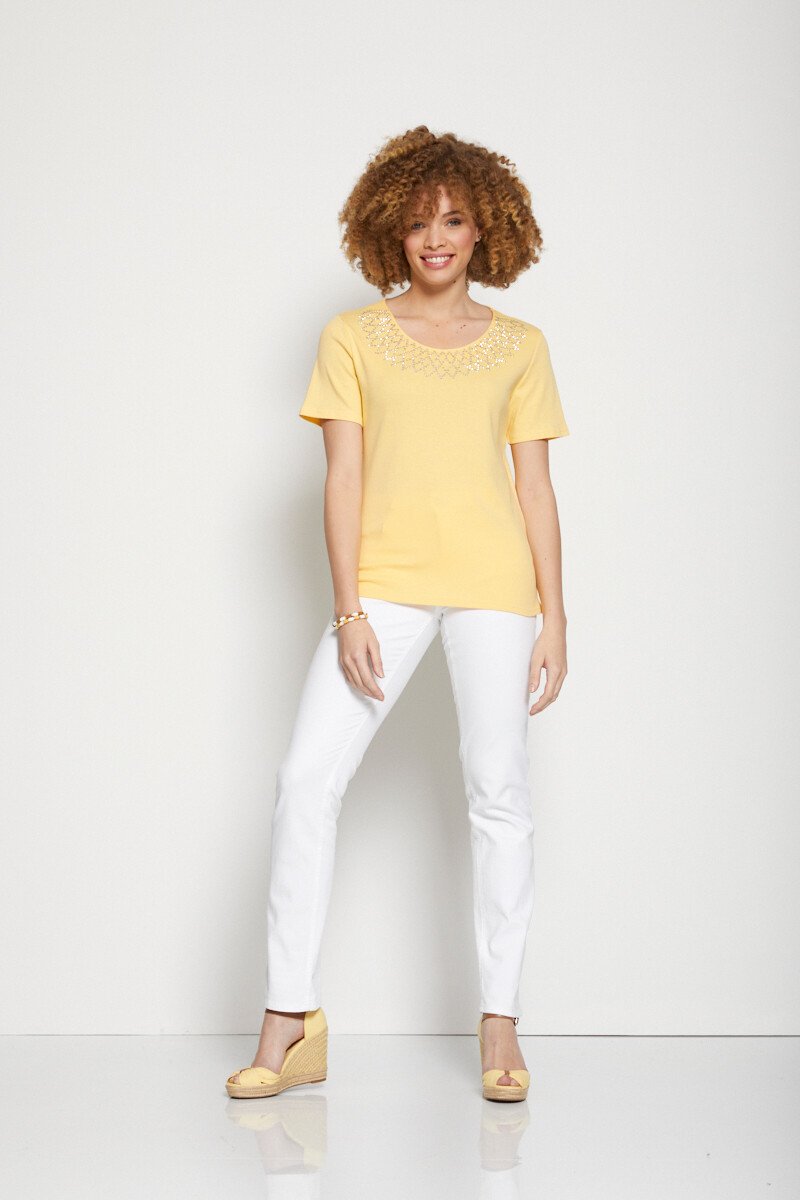 Camiseta_chique_em_jersey_de_algodão_com_tachas_AMARELO_SF1_slim