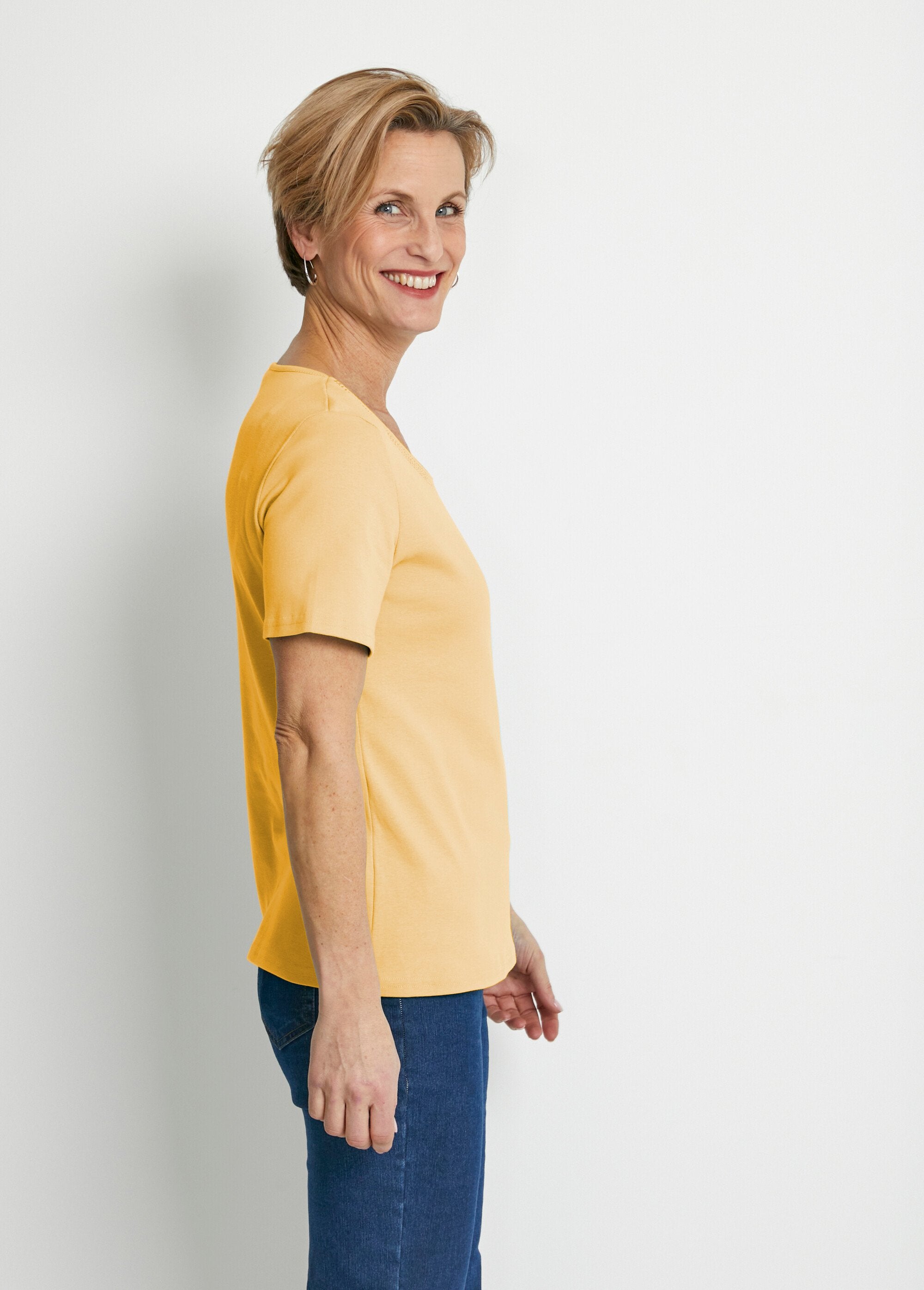 T-shirt_de_manga_curta_com_tachas_Jaune_DR1_slim